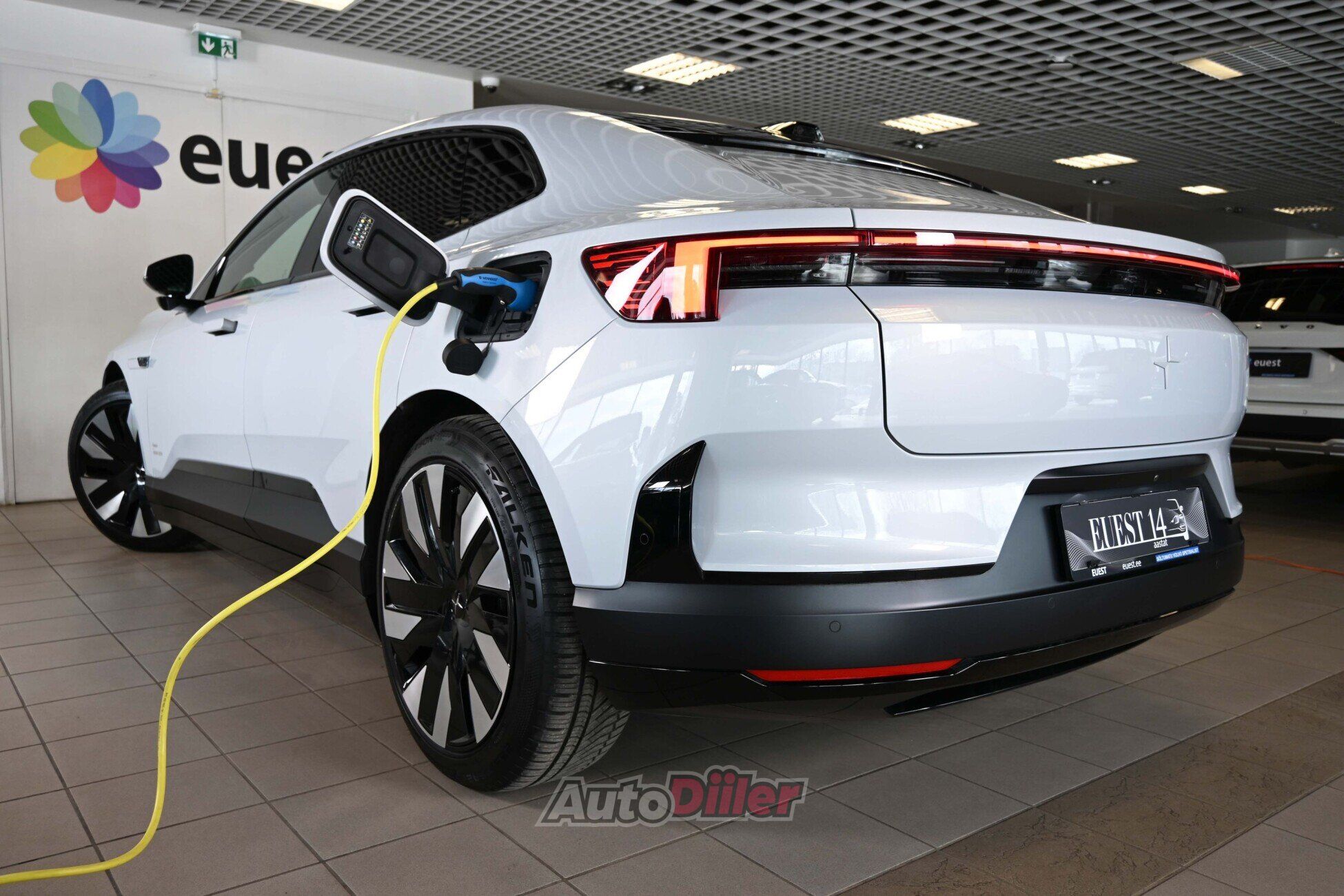 Polestar 4 2024, kuva 4/10