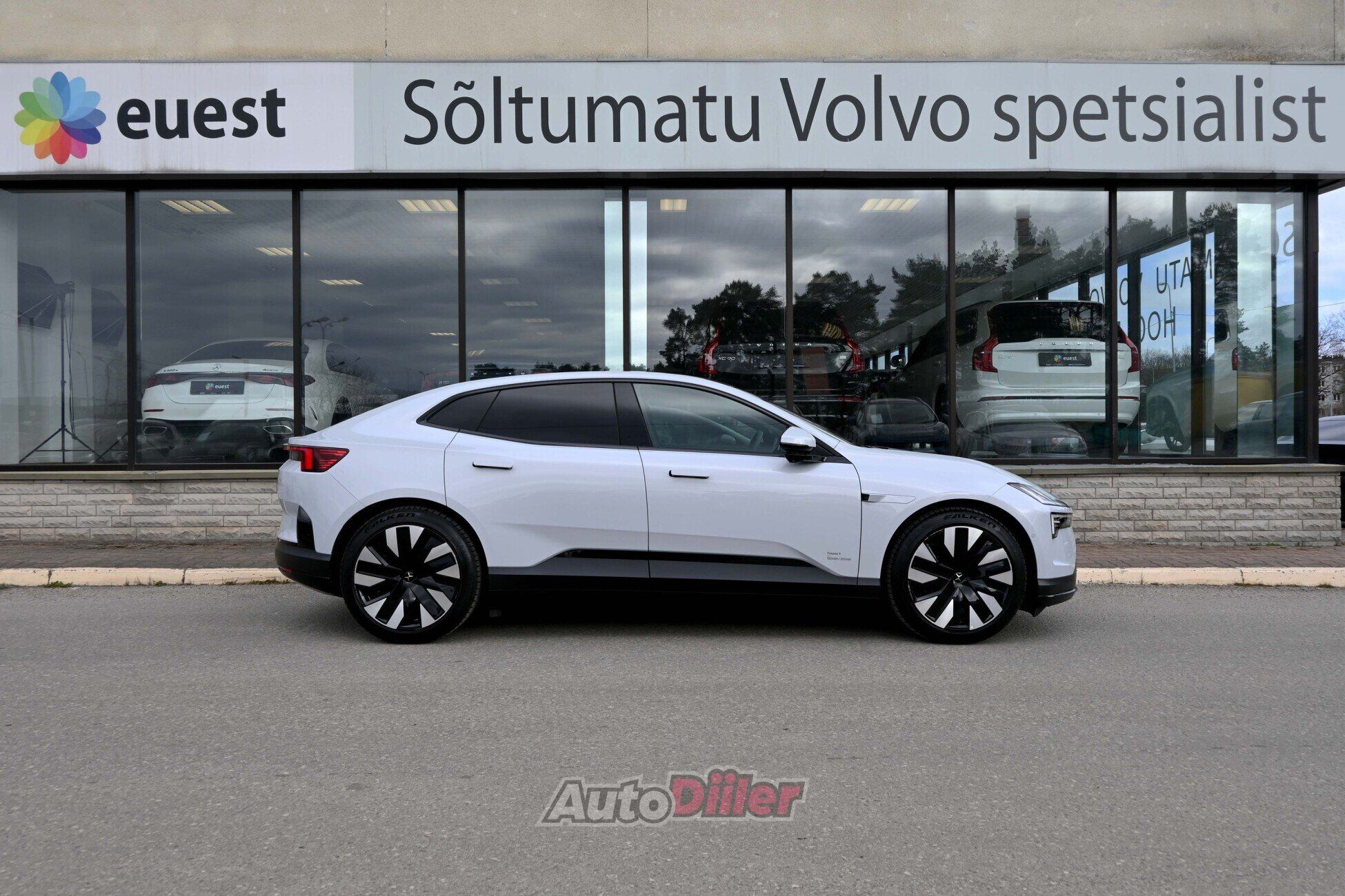 Polestar 4 2024, kuva 7/10