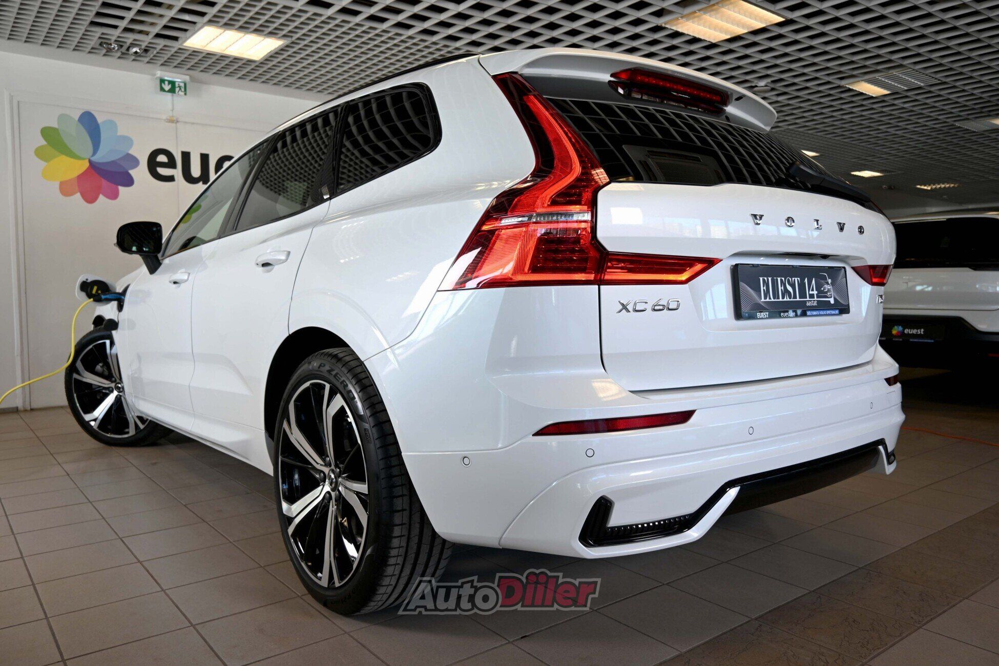 Volvo XC60 2025, photo 3/10