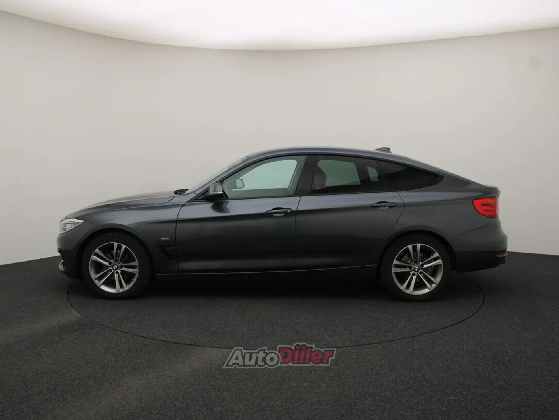BMW 320 Sport Line 2.0 140kW 2016, photo 6/10
