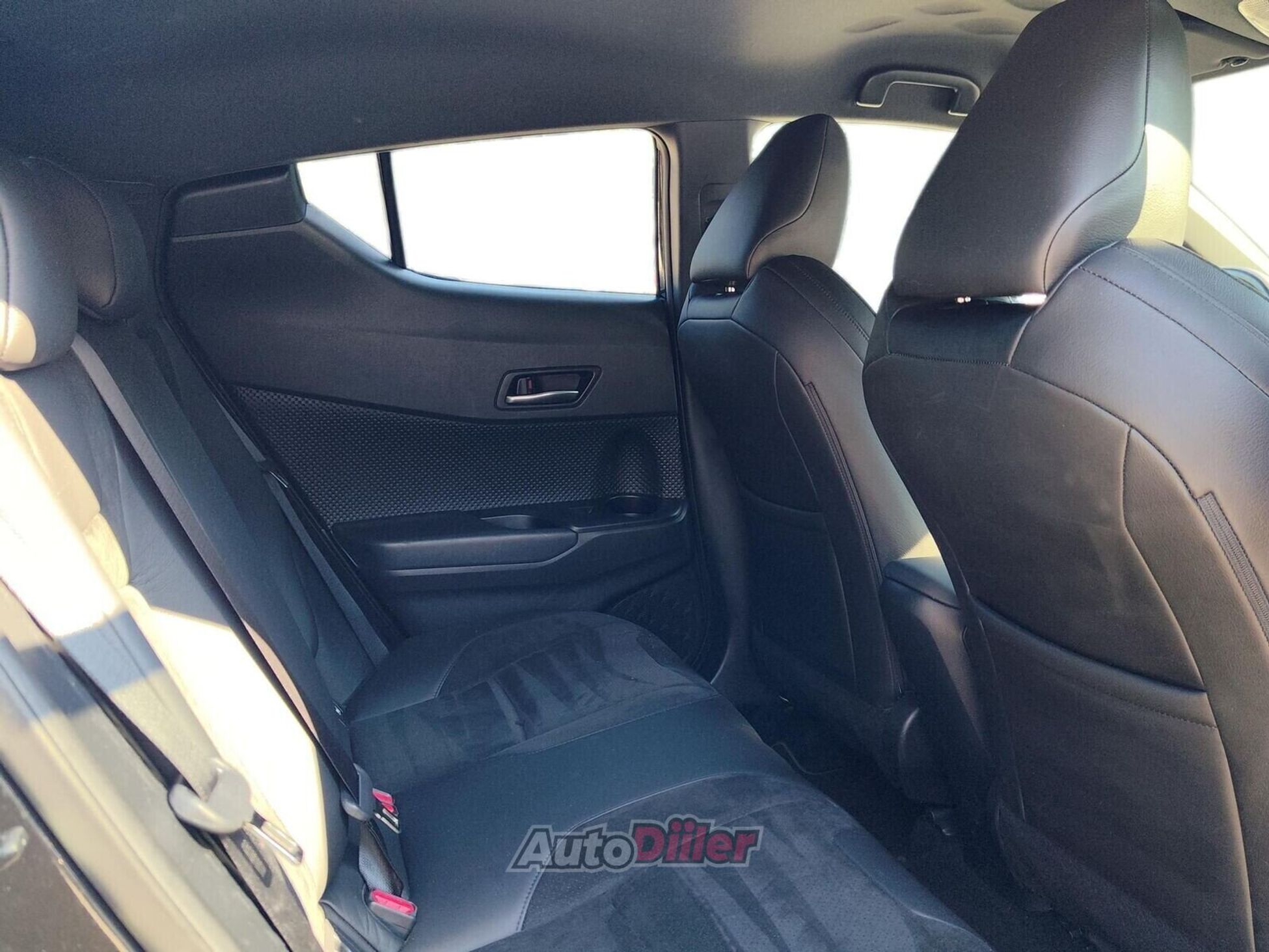 Toyota C-HR Style Plus 1.8 72kW 2023, photo 7/10