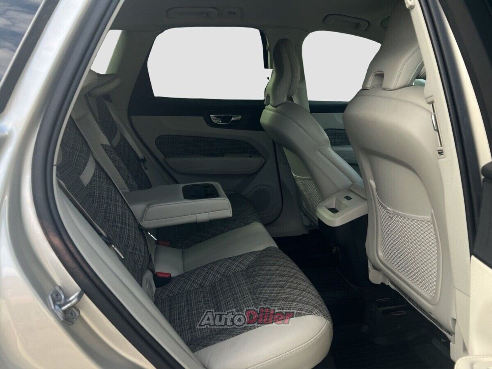 Volvo XC60 2.0 140kW 2018, photo 7/10