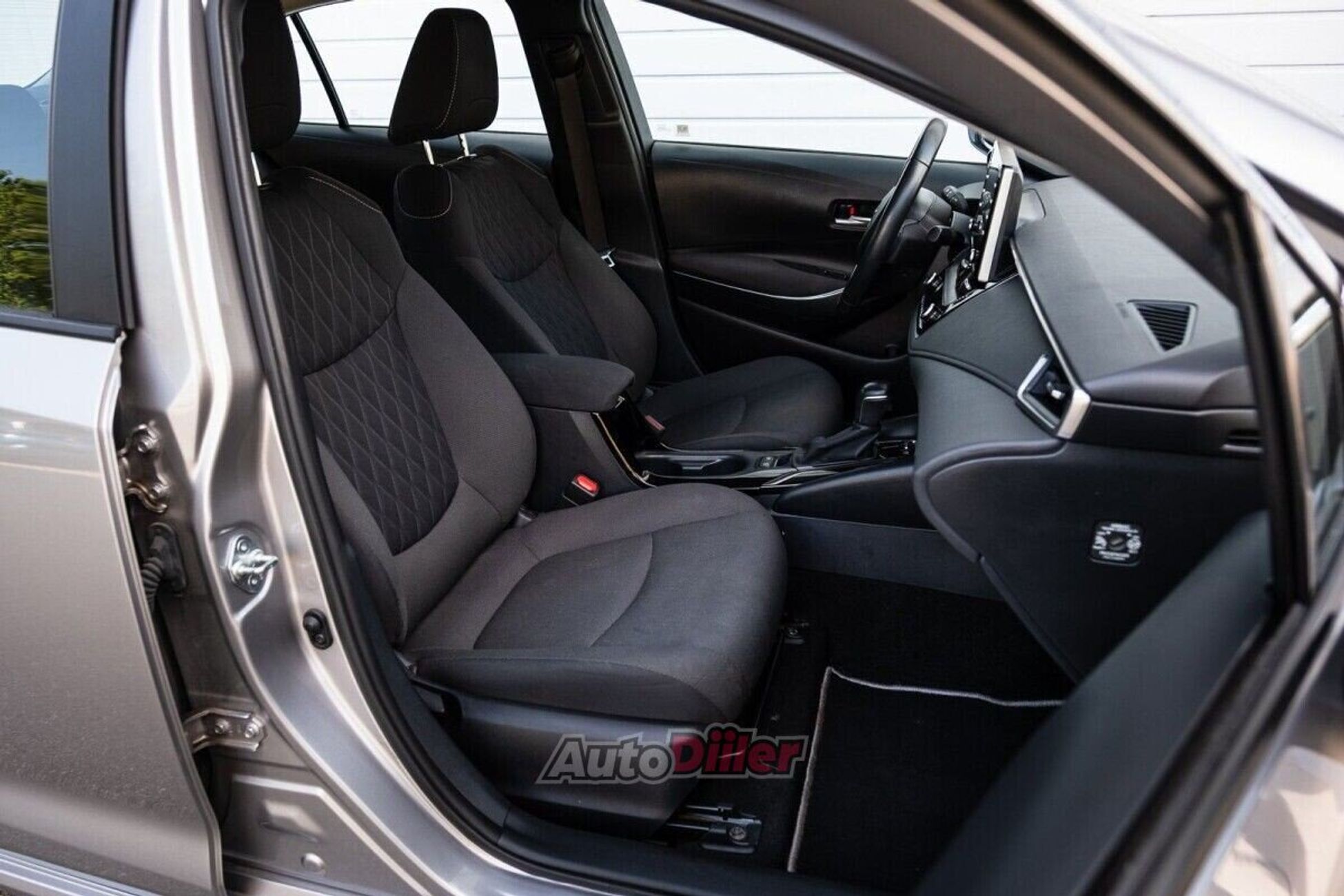 Toyota Corolla 1.8 103kW 2021, photo 6/10