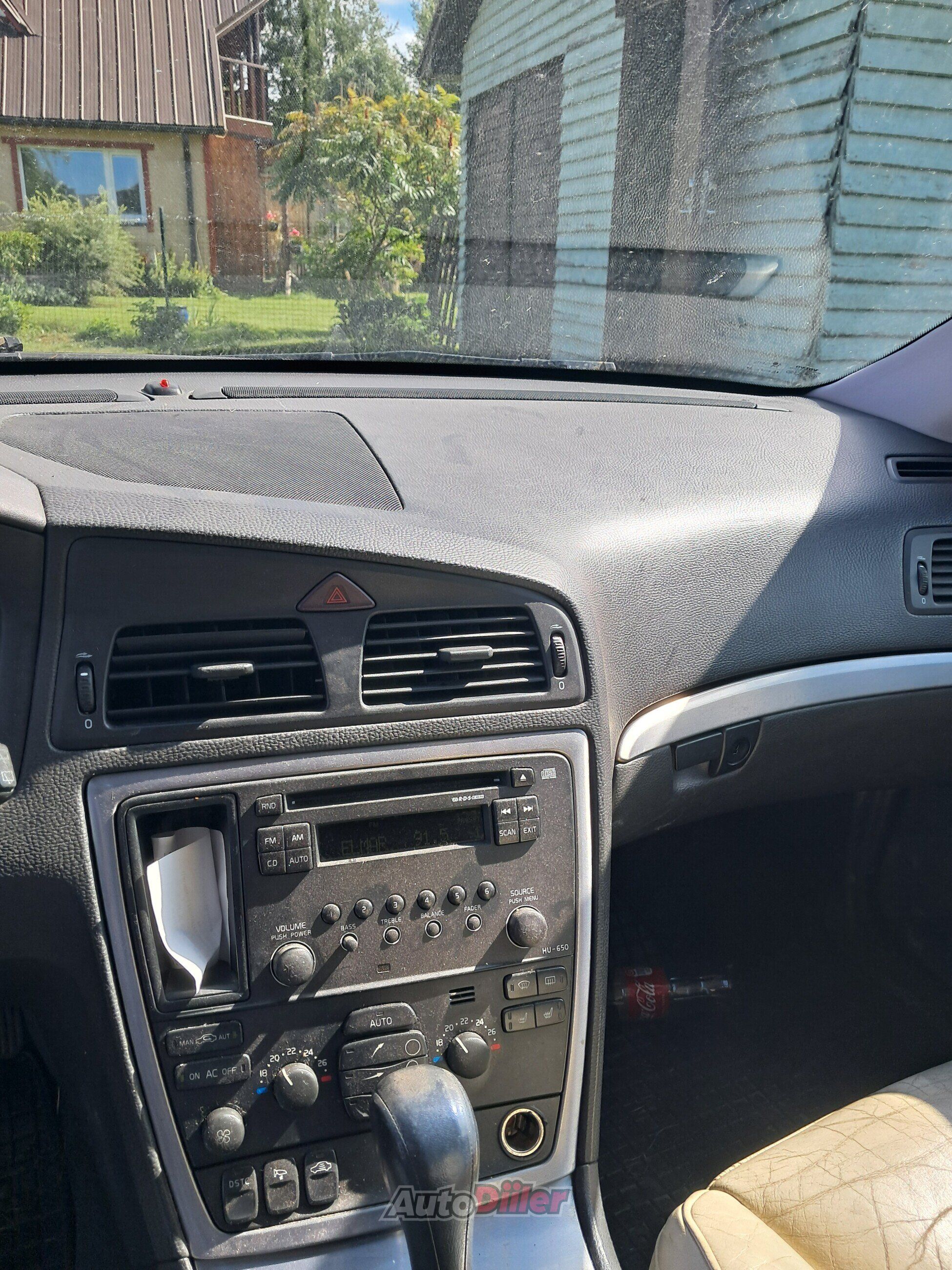 Volvo V70 2.4 120kW 2005, kuva 6/8