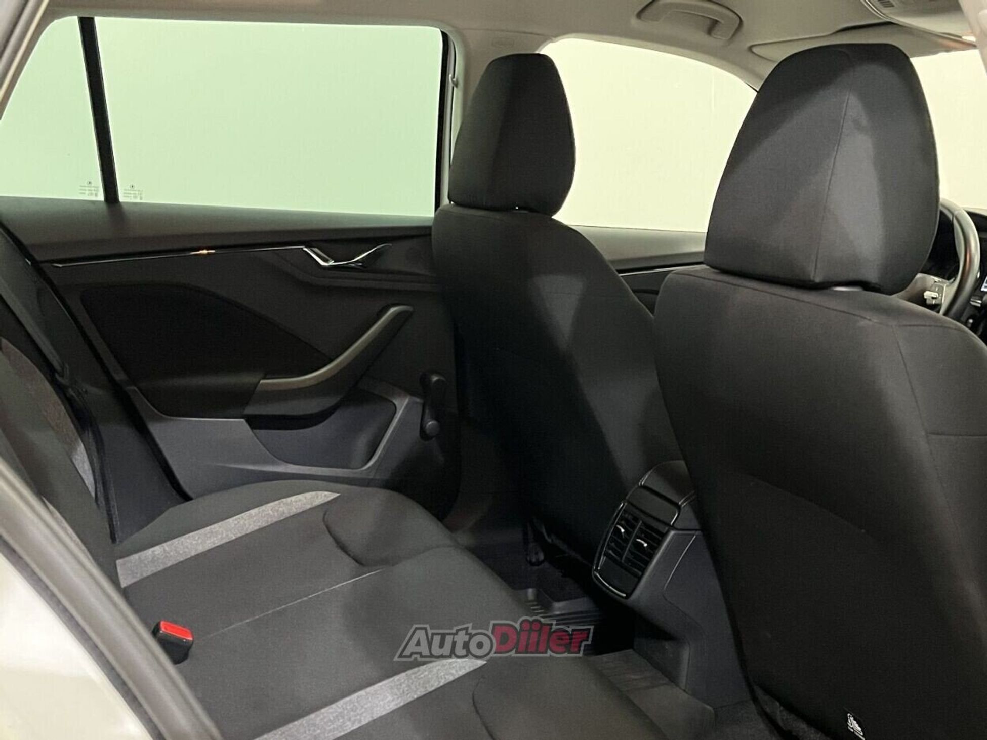 Skoda Kamiq Active Plus 1.0 81kW 2023, photo 4/10