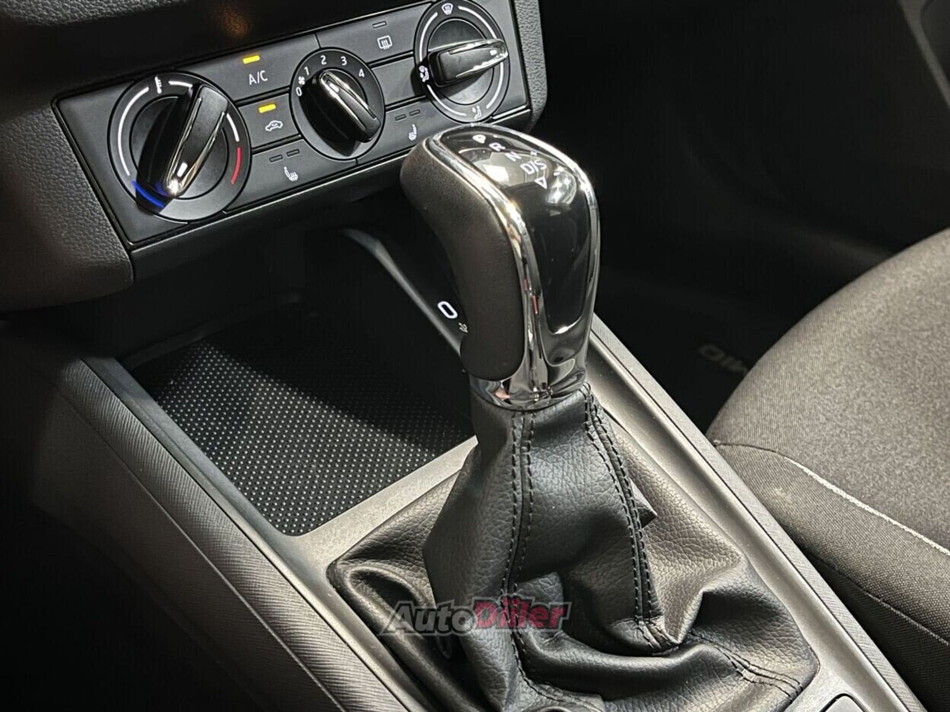 Skoda Kamiq Active Plus 1.0 81kW 2023, photo 5/10