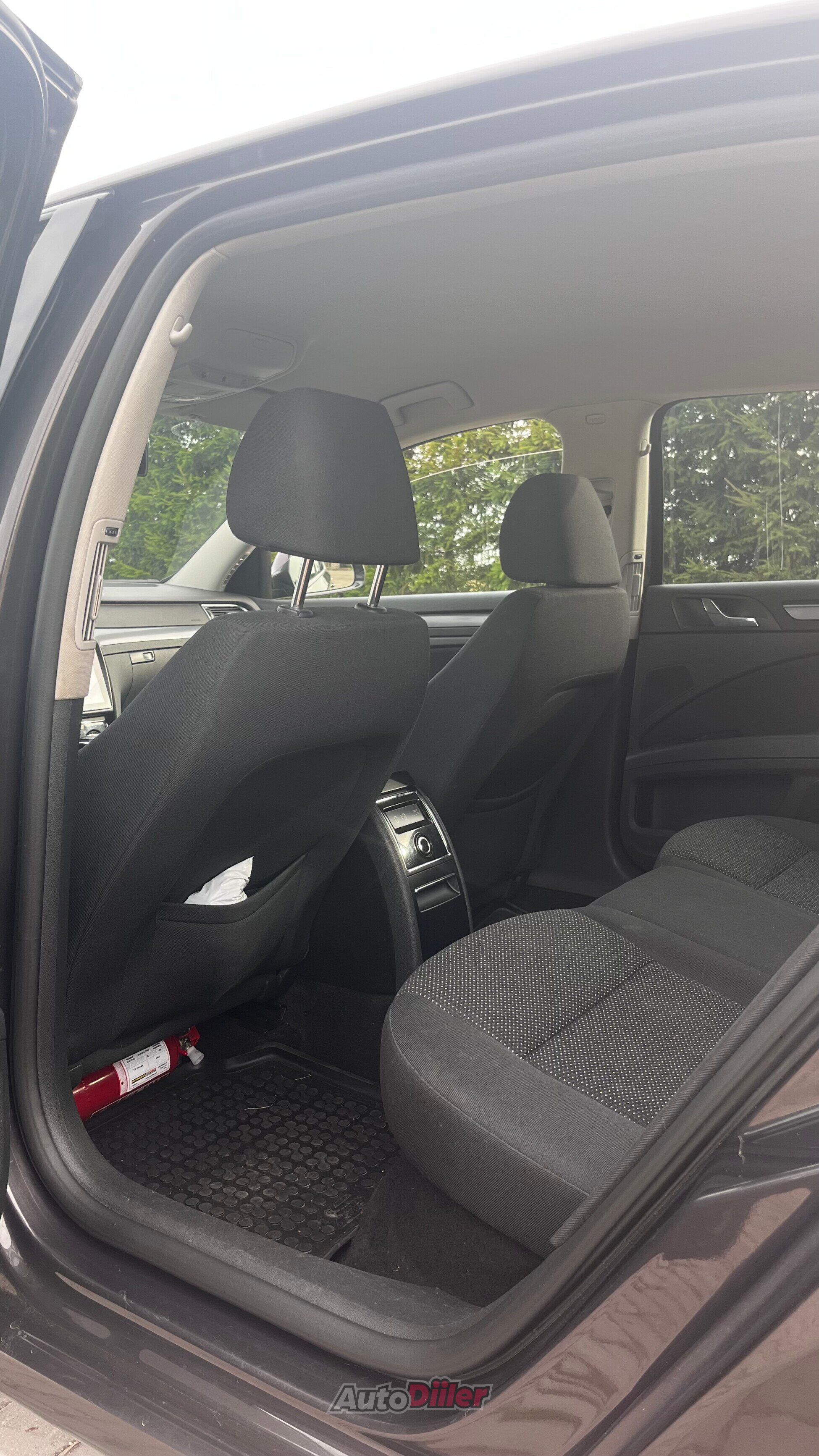 Skoda Superb 1.8 118kW 2011, kuva 6/10