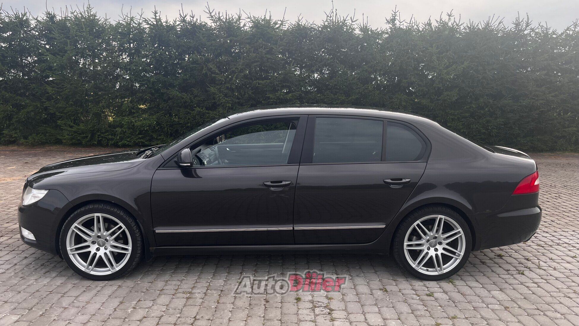 Skoda Superb 1.8 118kW 2011, kuva 3/10