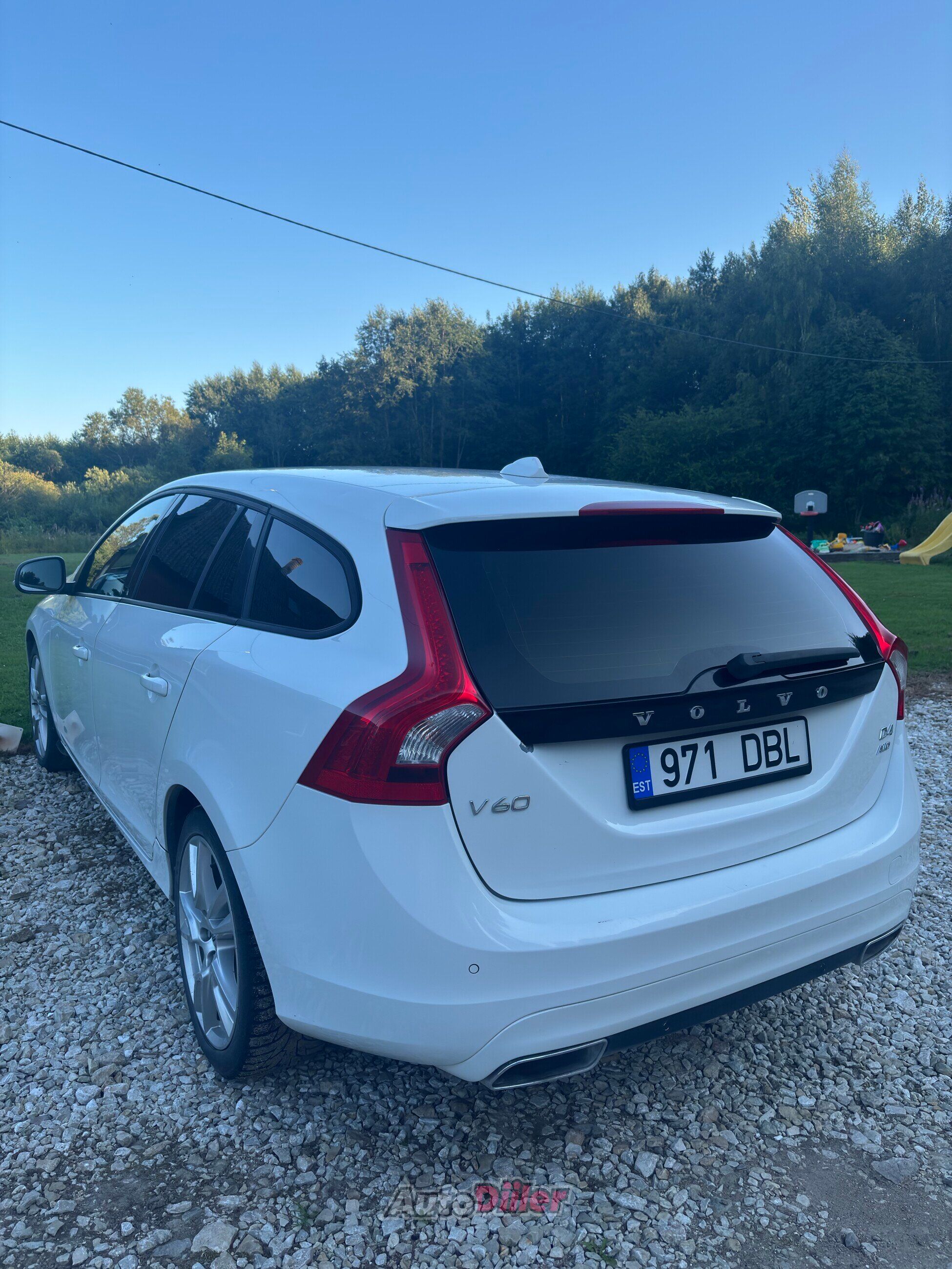 Volvo V60 2.4 133kW 2014, kuva 4/6