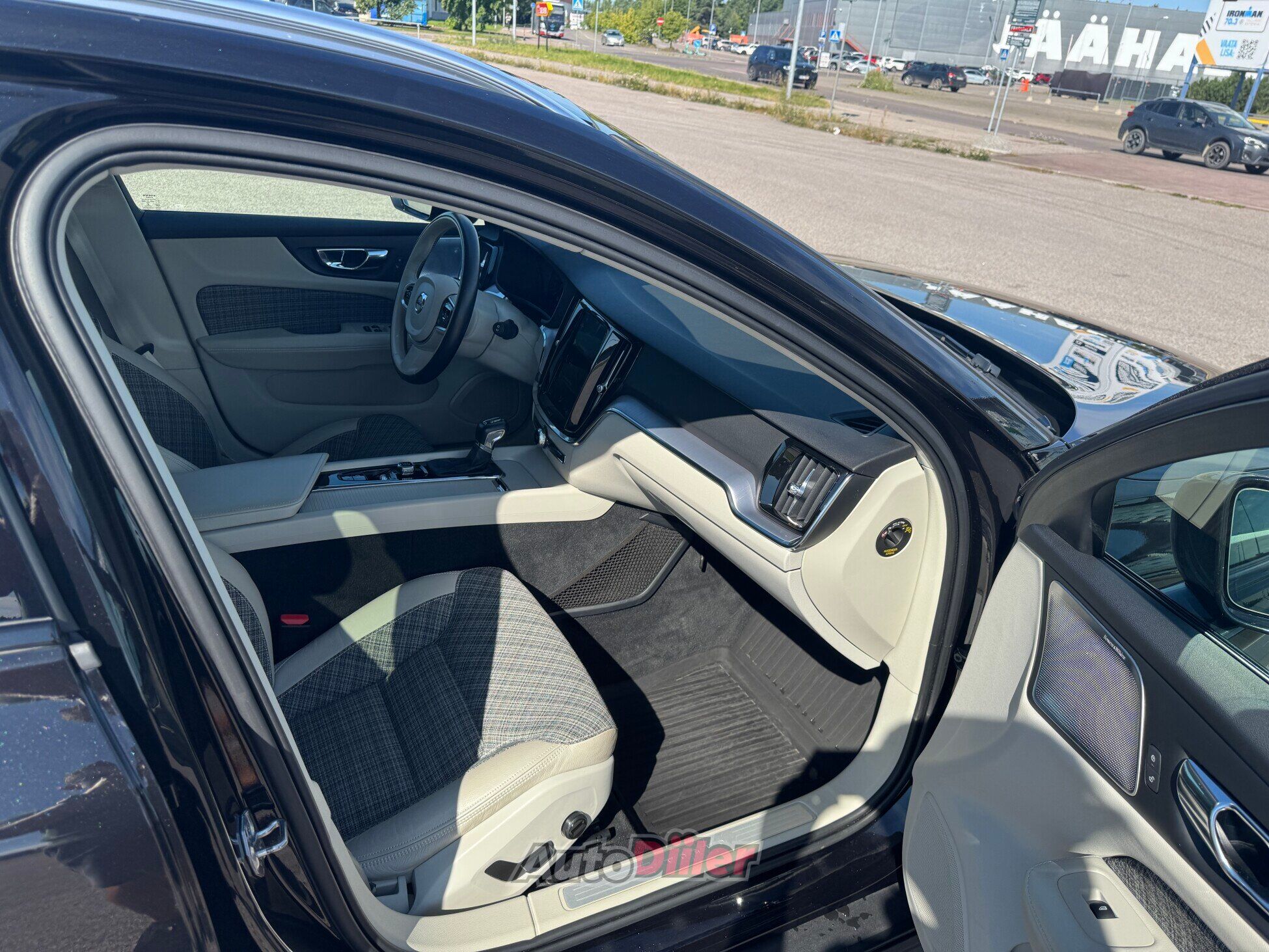 Volvo V60 Cross Country 2019, photo 5/10