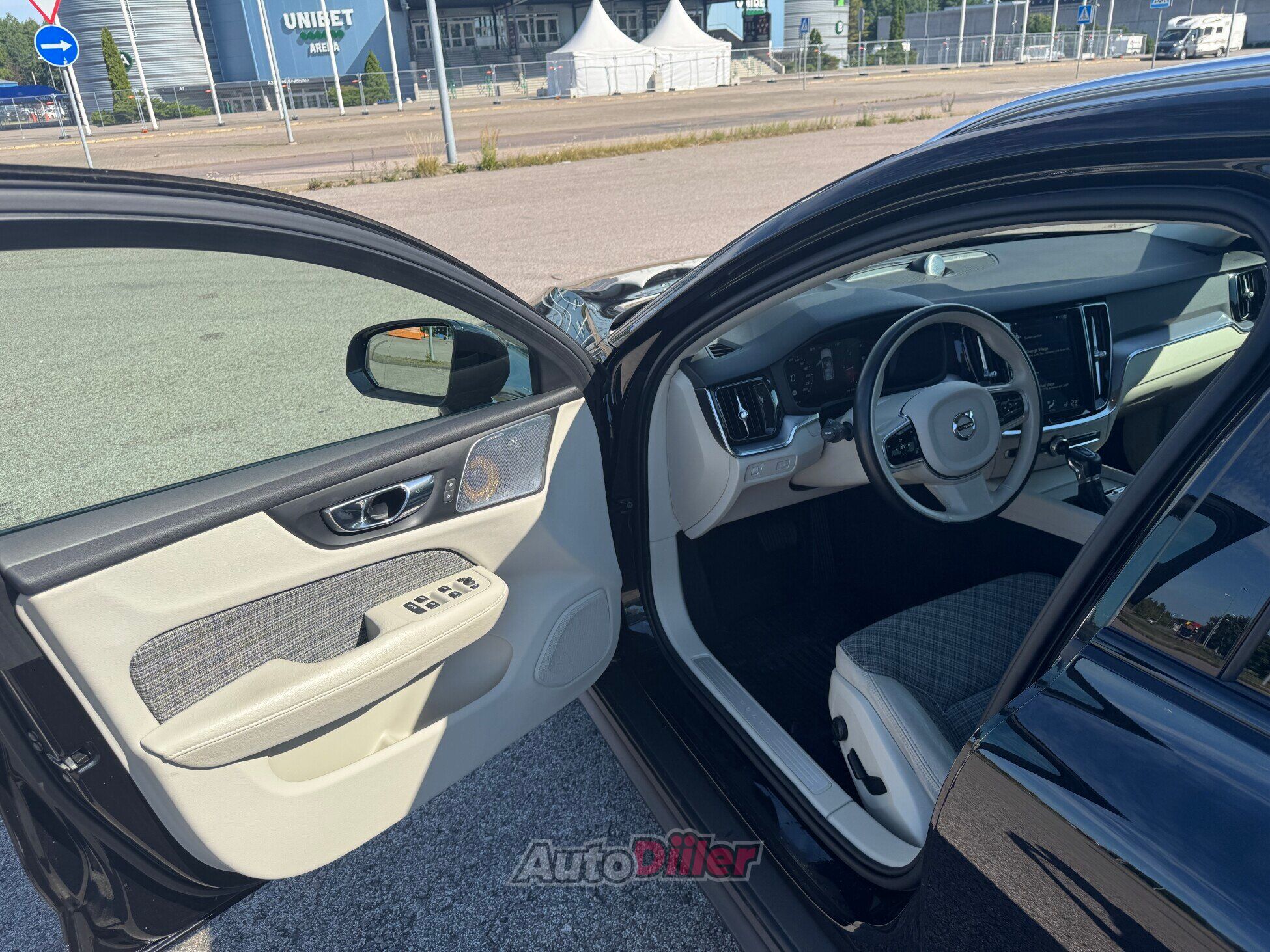 Volvo V60 Cross Country 2019, photo 7/10