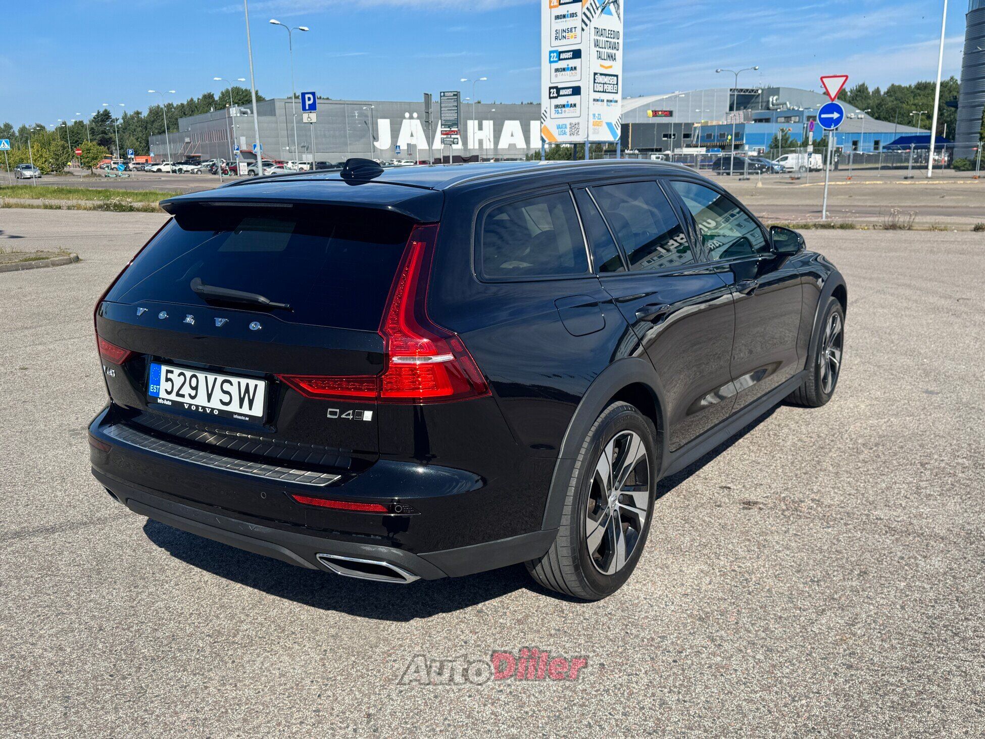 Volvo V60 Cross Country 2019, photo 2/10