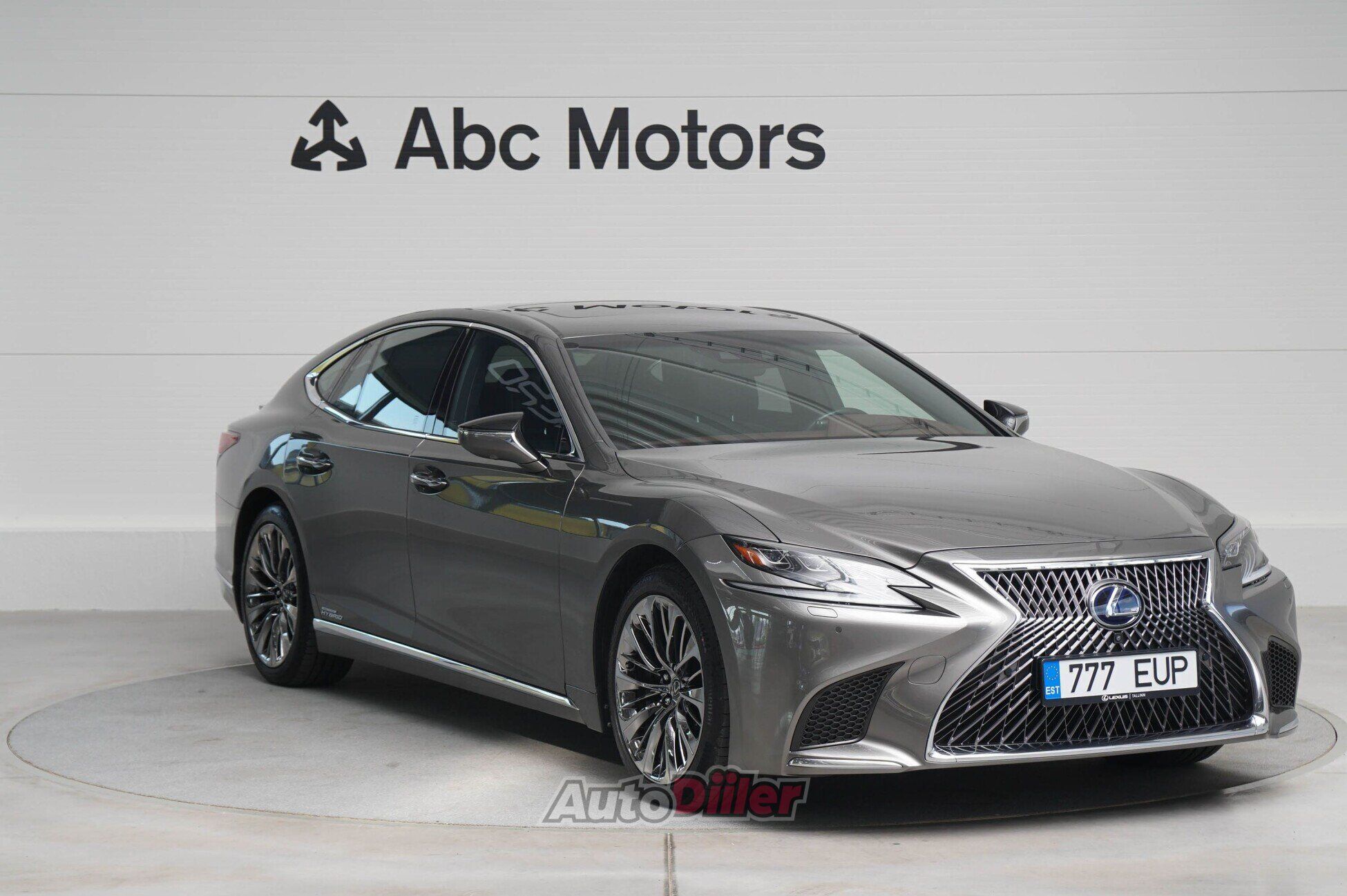 Lexus LS 500h 2018, photo 3/10