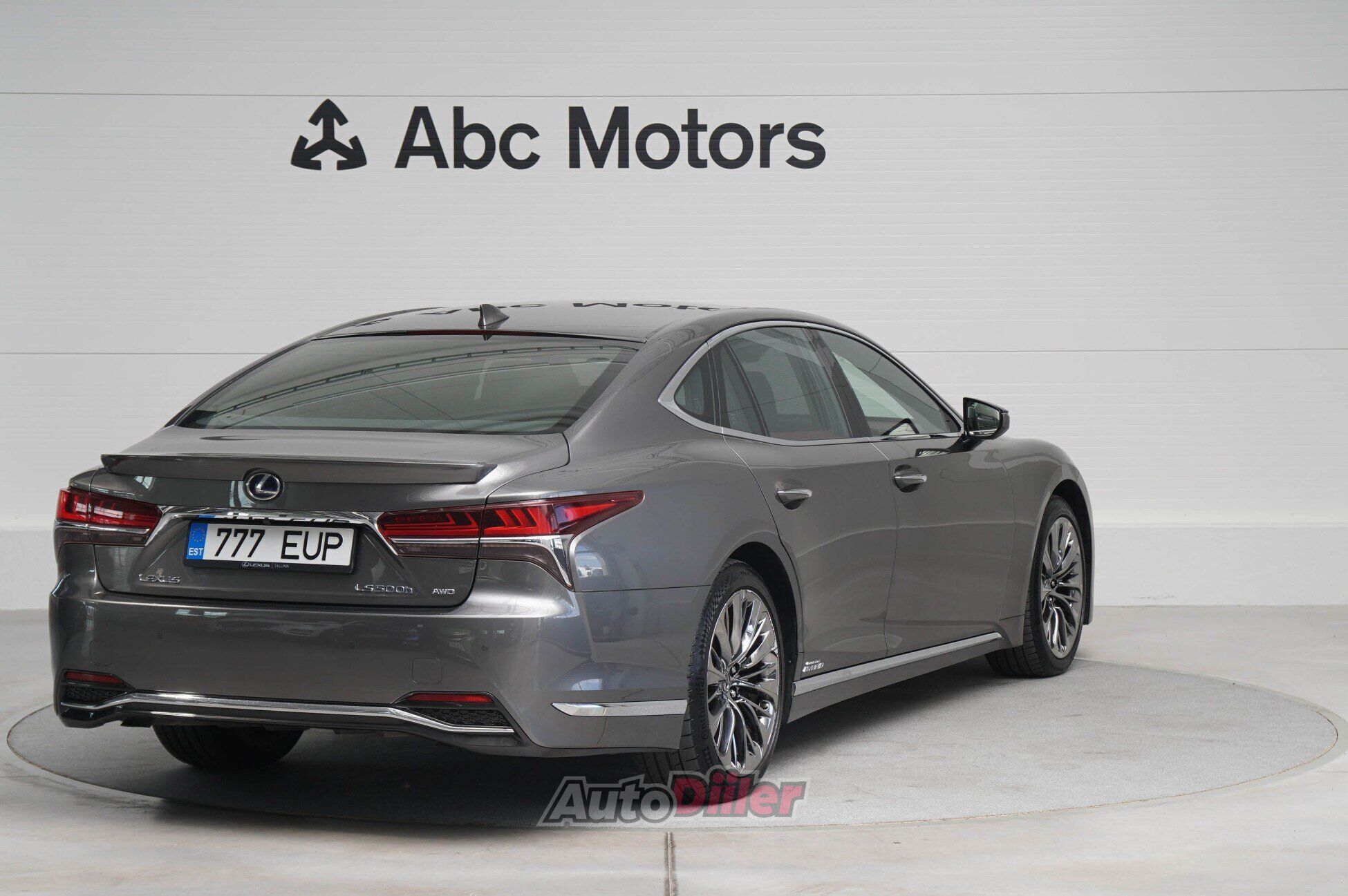 Lexus LS 500h 2018, photo 4/10