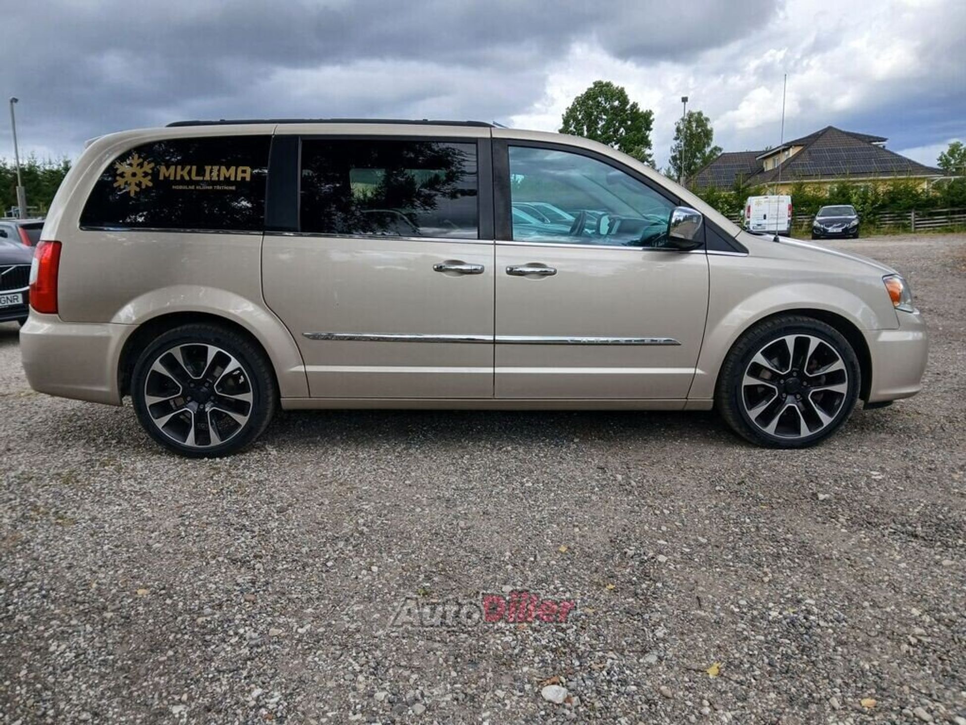 Chrysler Town &amp; Country 2013, photo 4/10