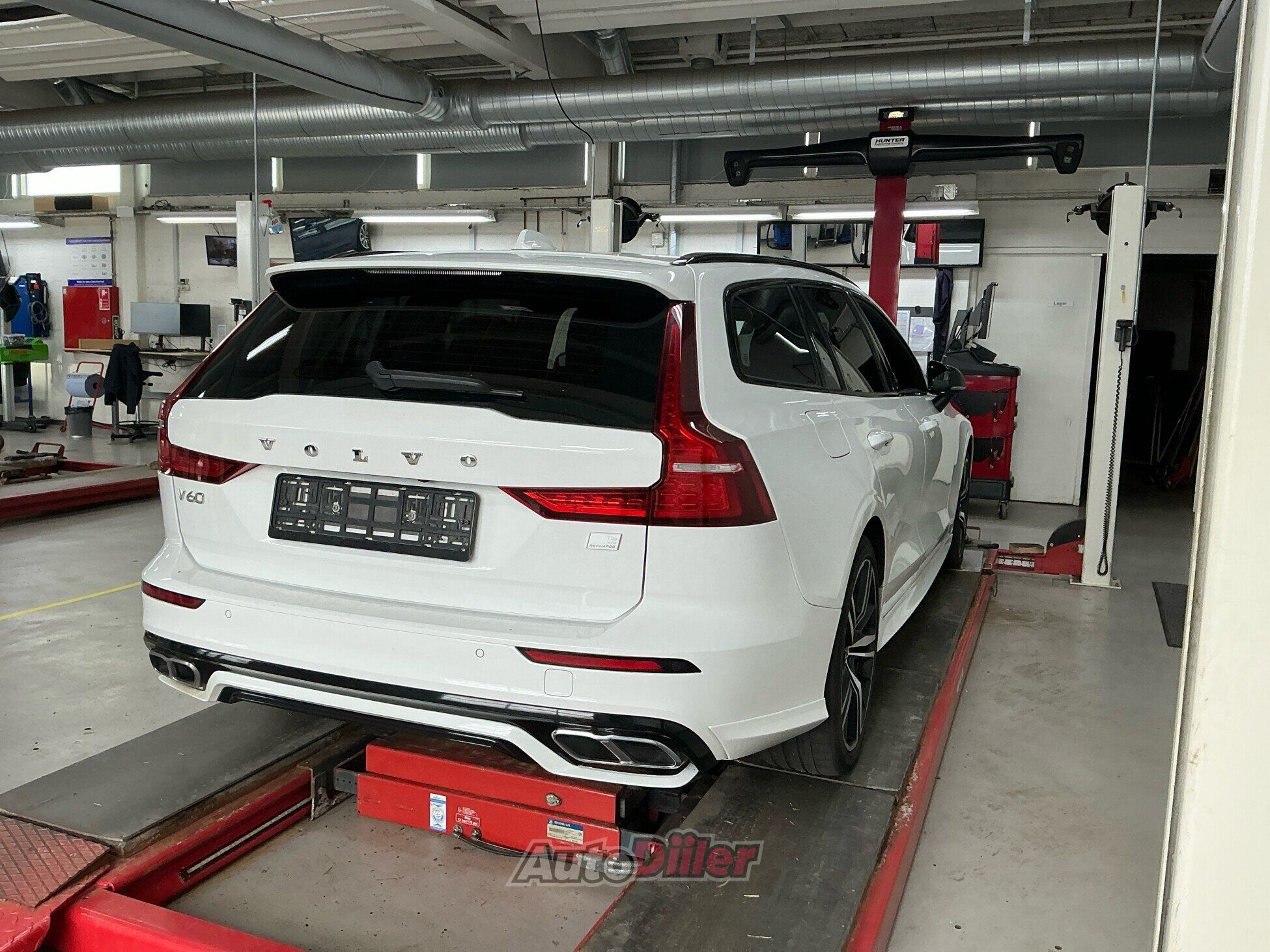 Volvo V60 2021, photo 3/10