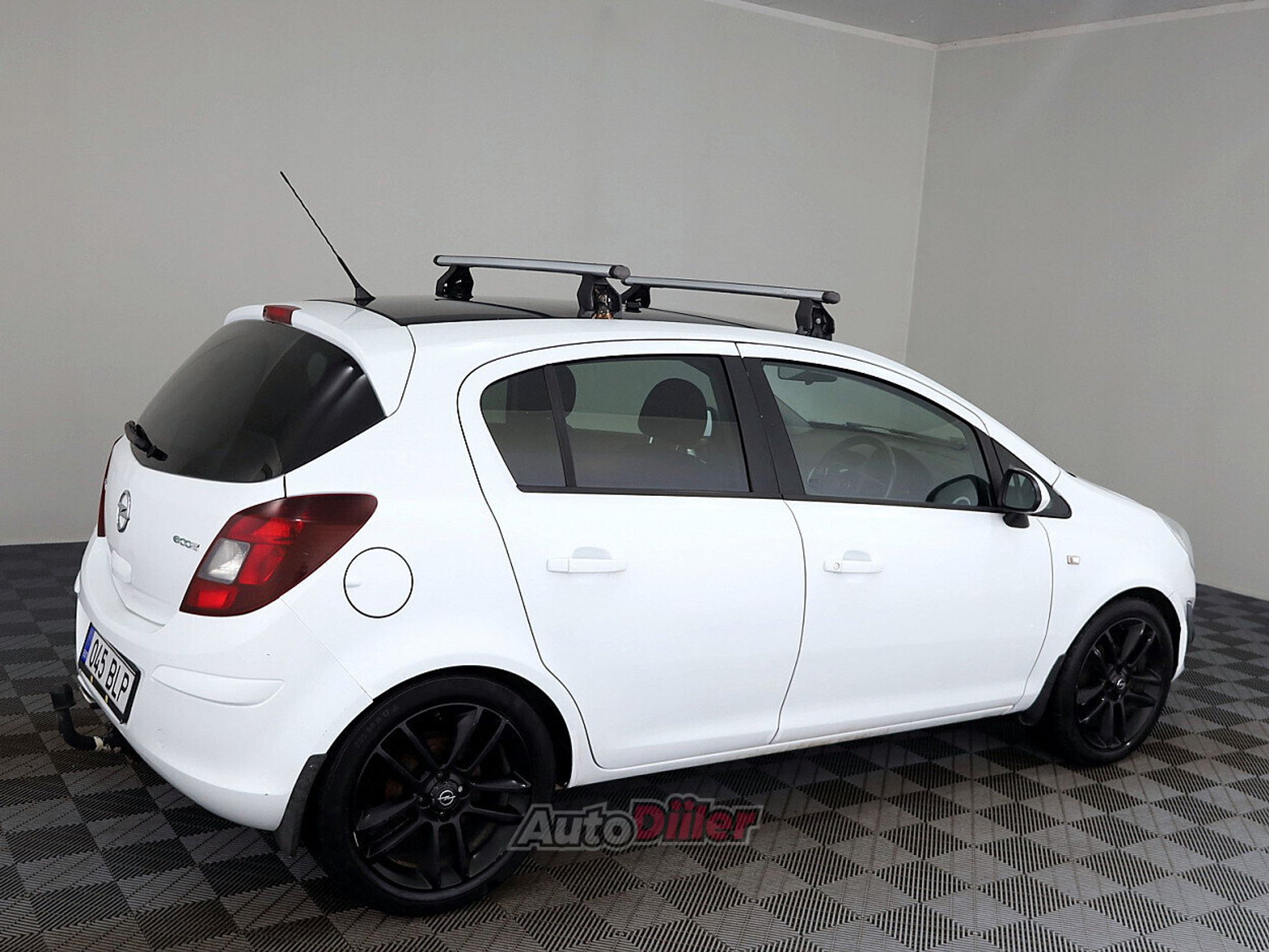 Opel Corsa 1.2 55kW 2012, kuva 3/7
