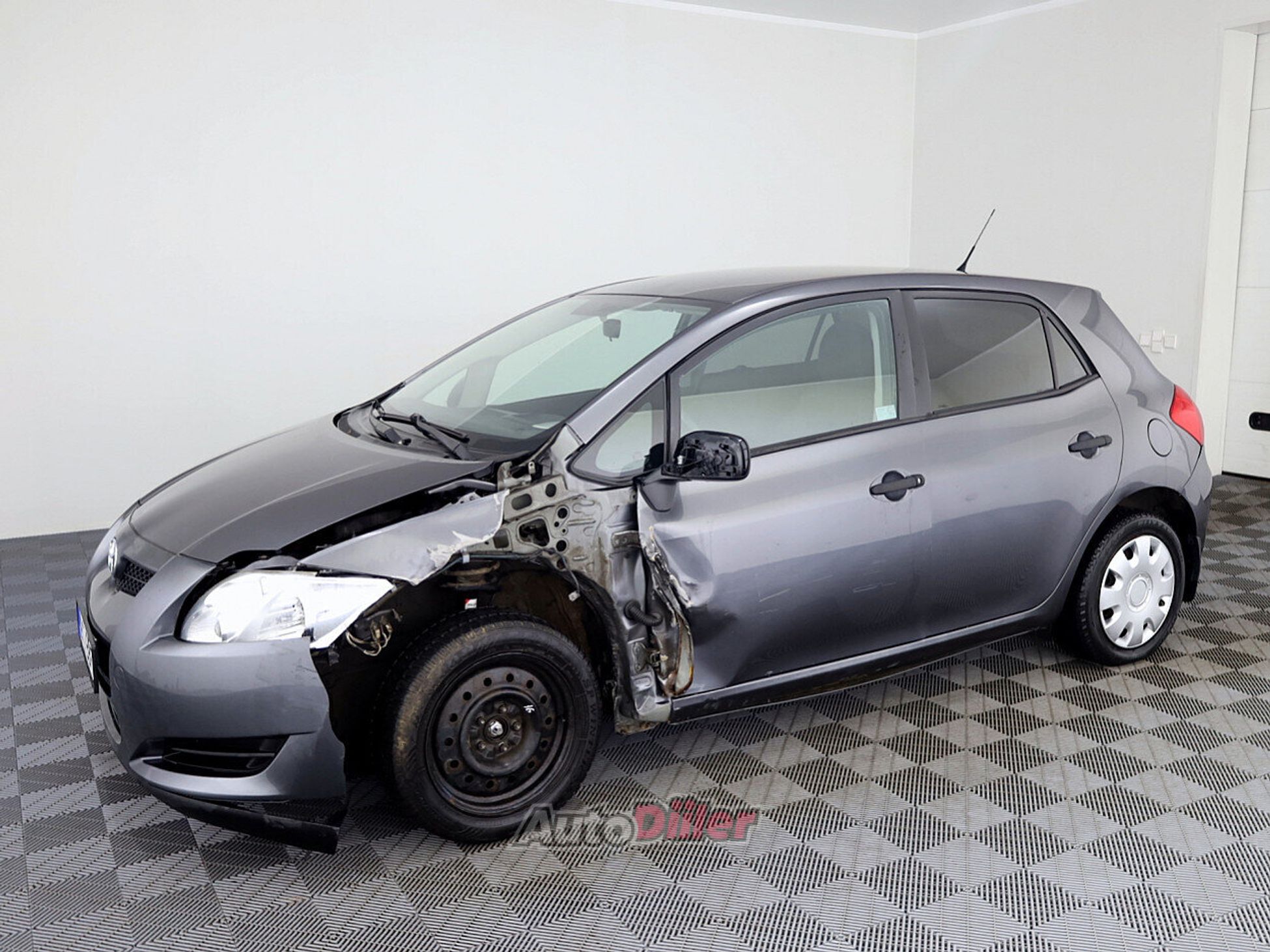 Toyota Auris 1.4 71kW 2008, kuva 2/8