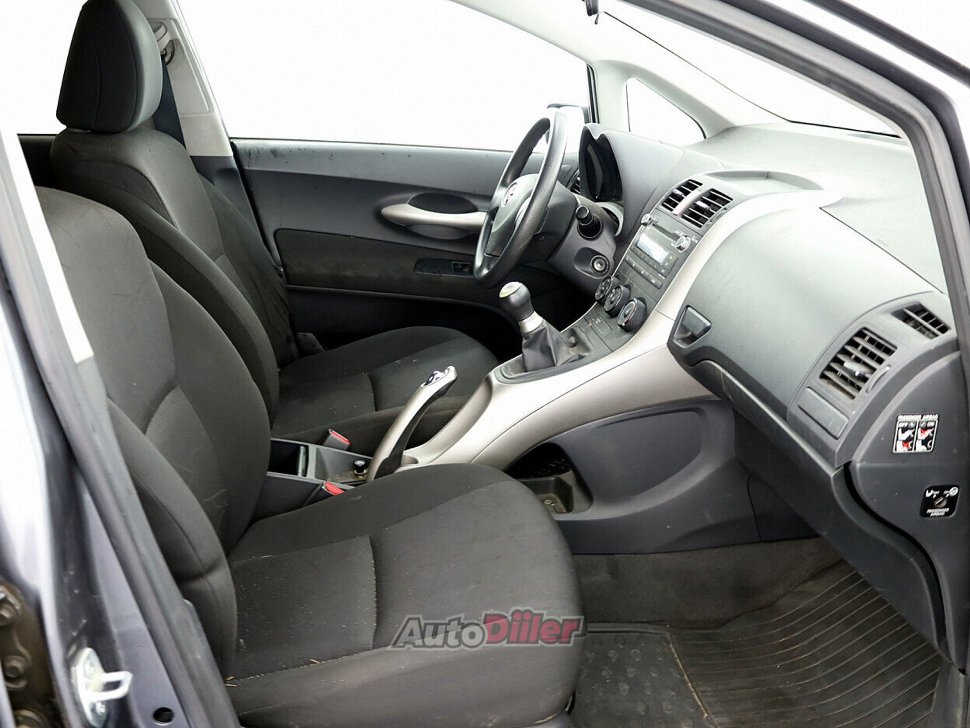 Toyota Auris 1.4 71kW 2008, kuva 6/8