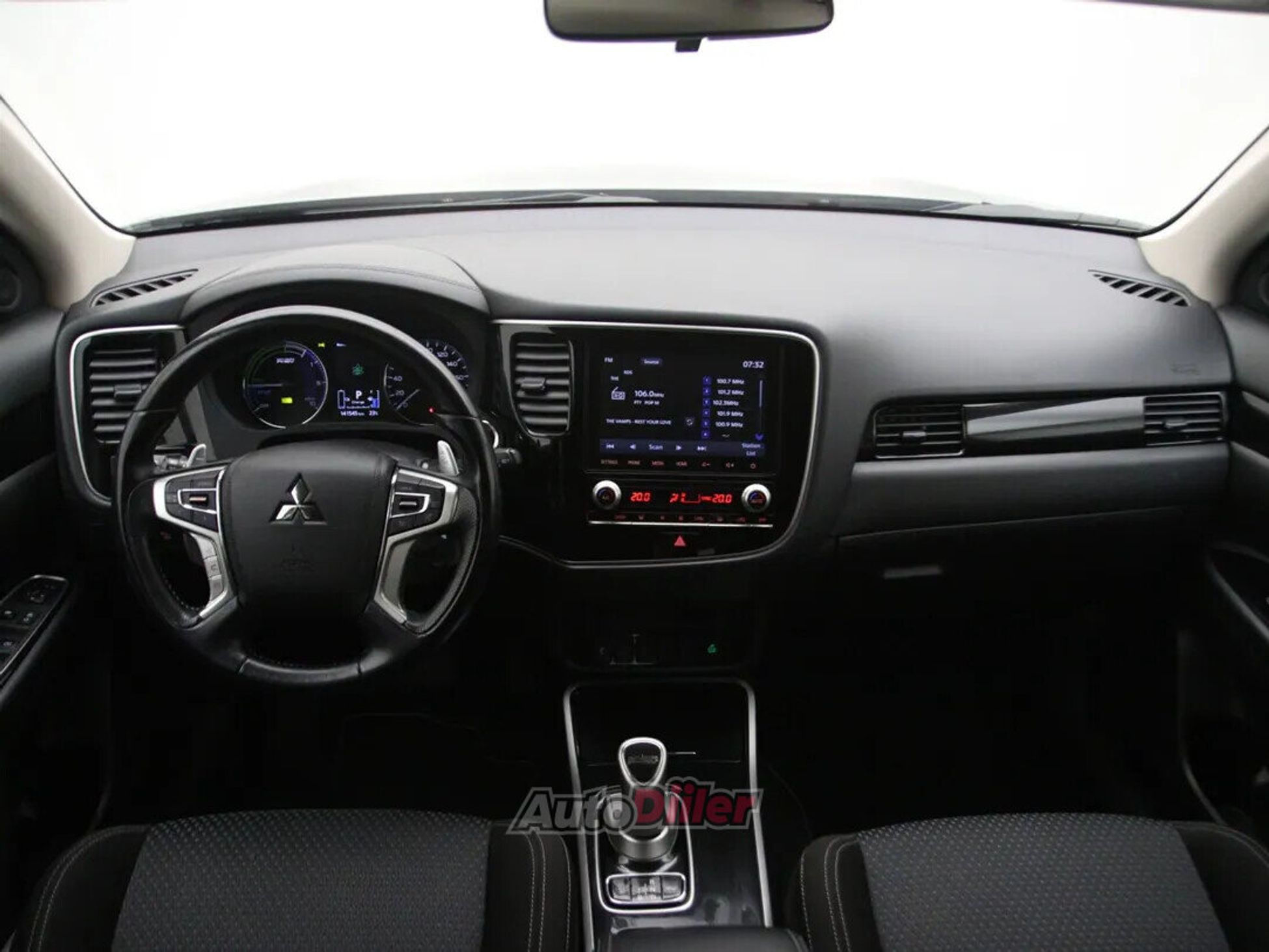 Mitsubishi Outlander Pure 2.4 165kW 2021, kuva 2/10