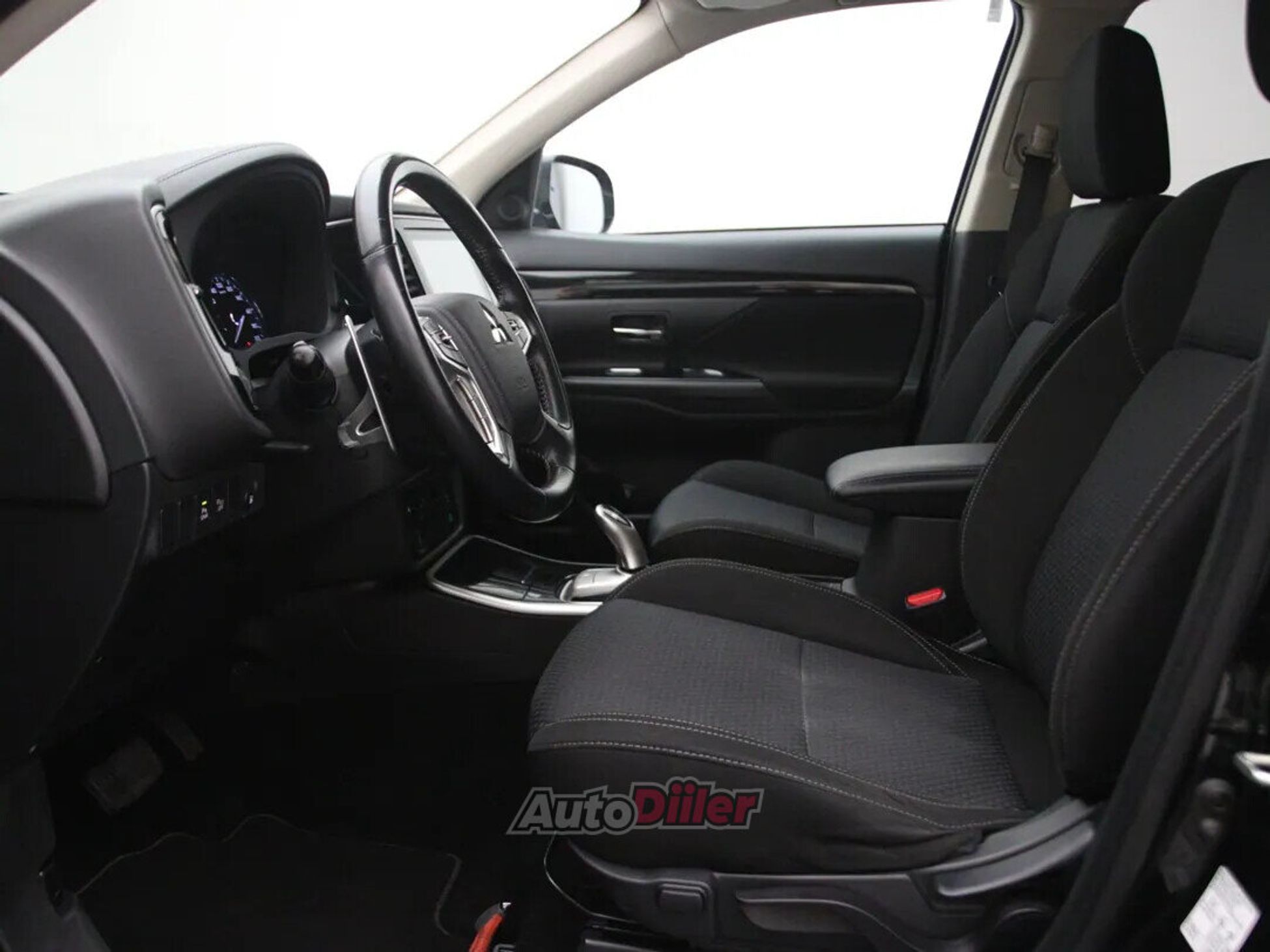 Mitsubishi Outlander Pure 2.4 165kW 2021, kuva 4/10
