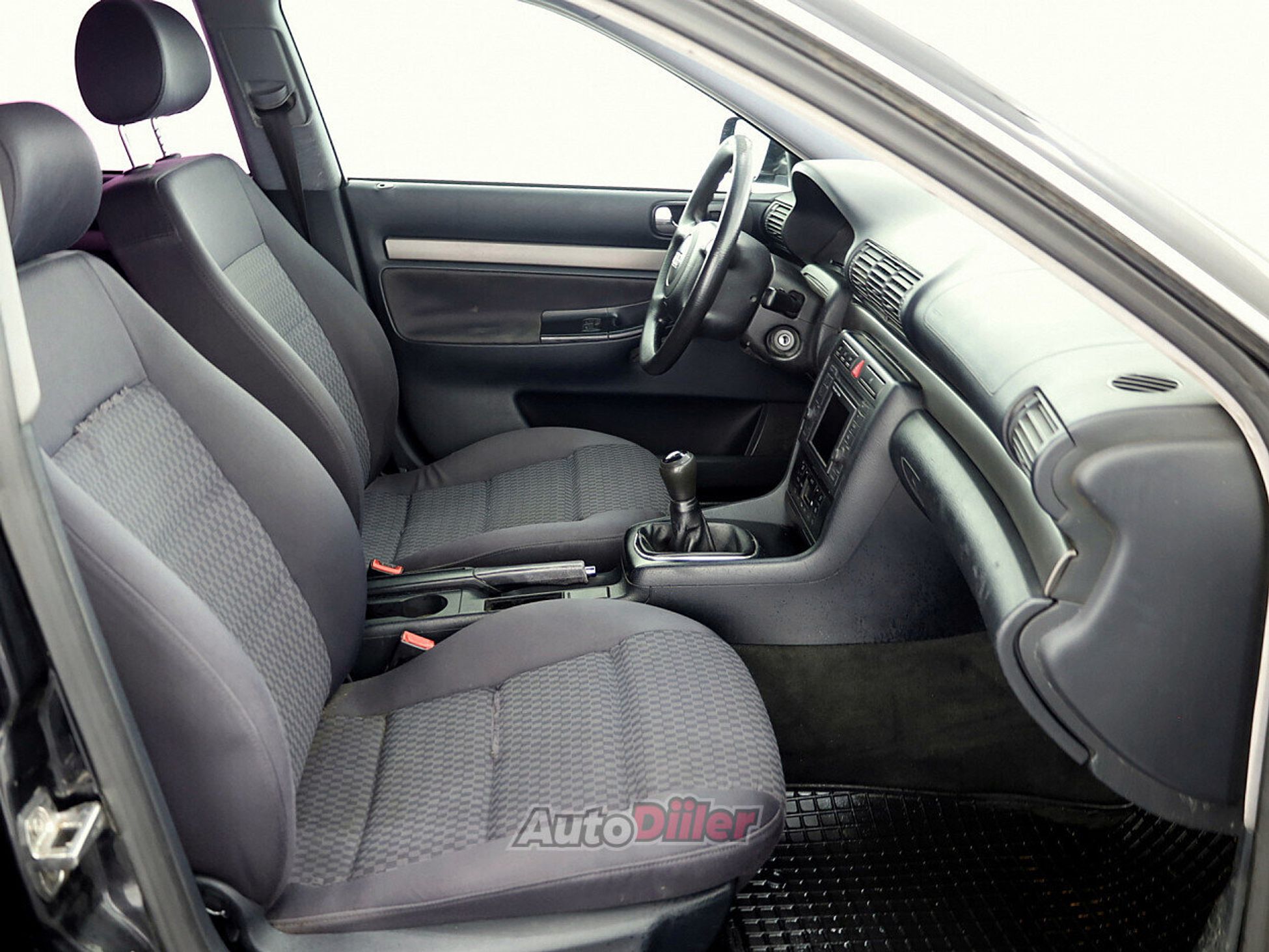 Audi A4 1.6 74kW 2000, kuva 6/7