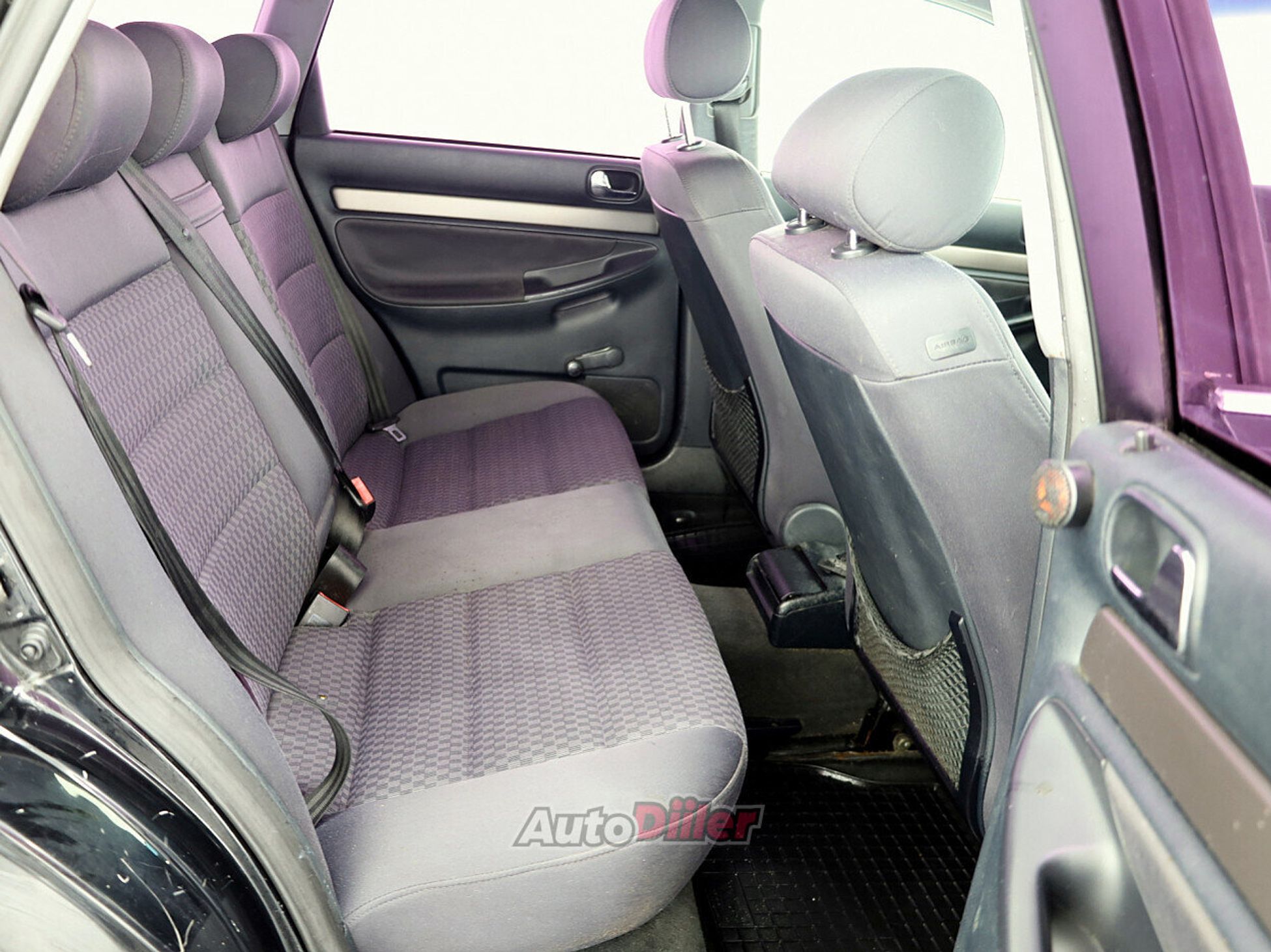 Audi A4 1.6 74kW 2000, kuva 7/7