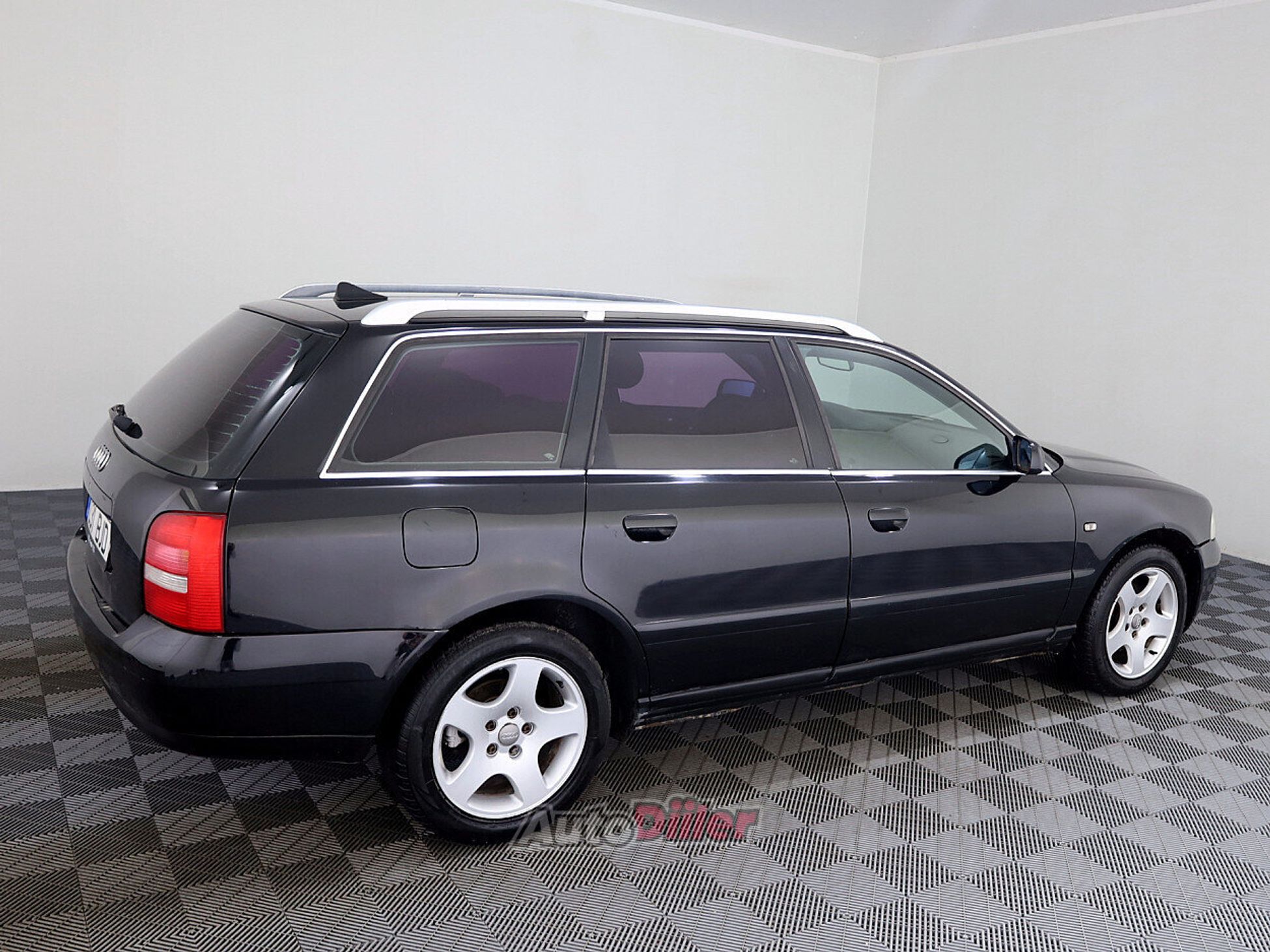 Audi A4 1.6 74kW 2000, kuva 3/7