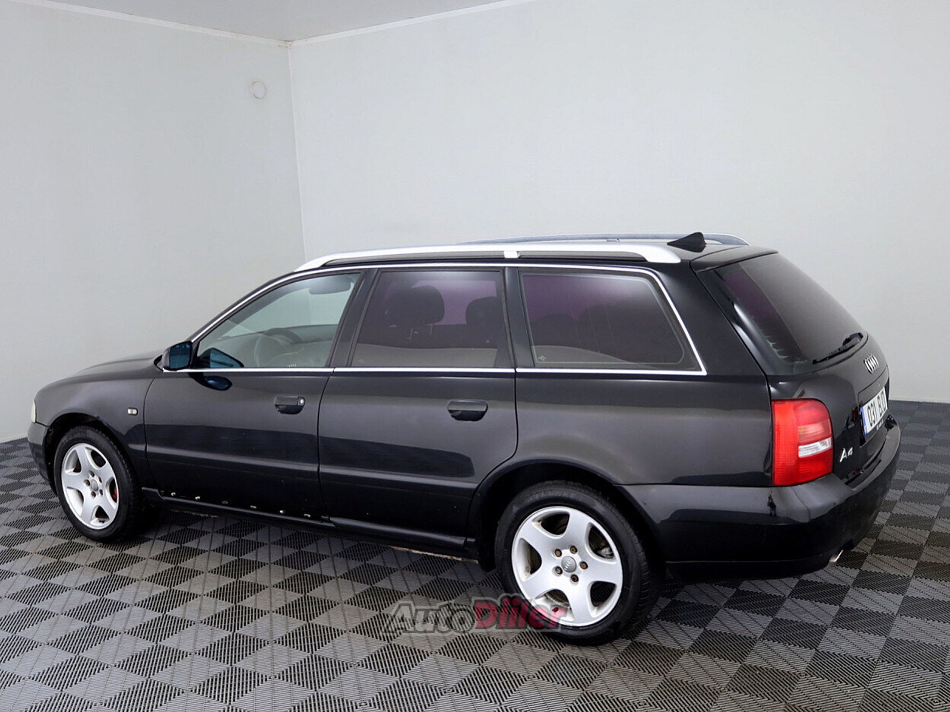 Audi A4 1.6 74kW 2000, kuva 4/7