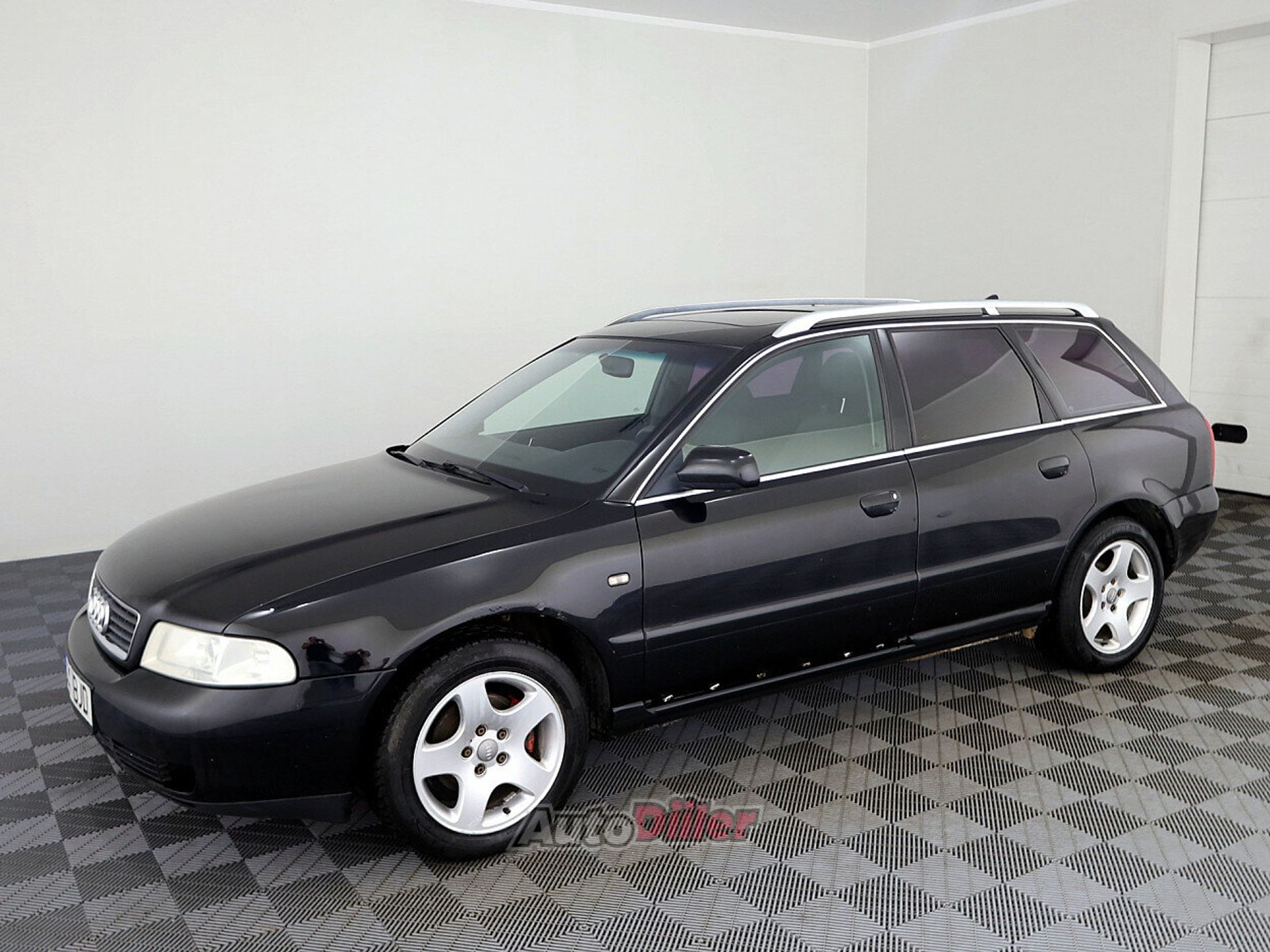 Audi A4 1.6 74kW 2000, kuva 2/7