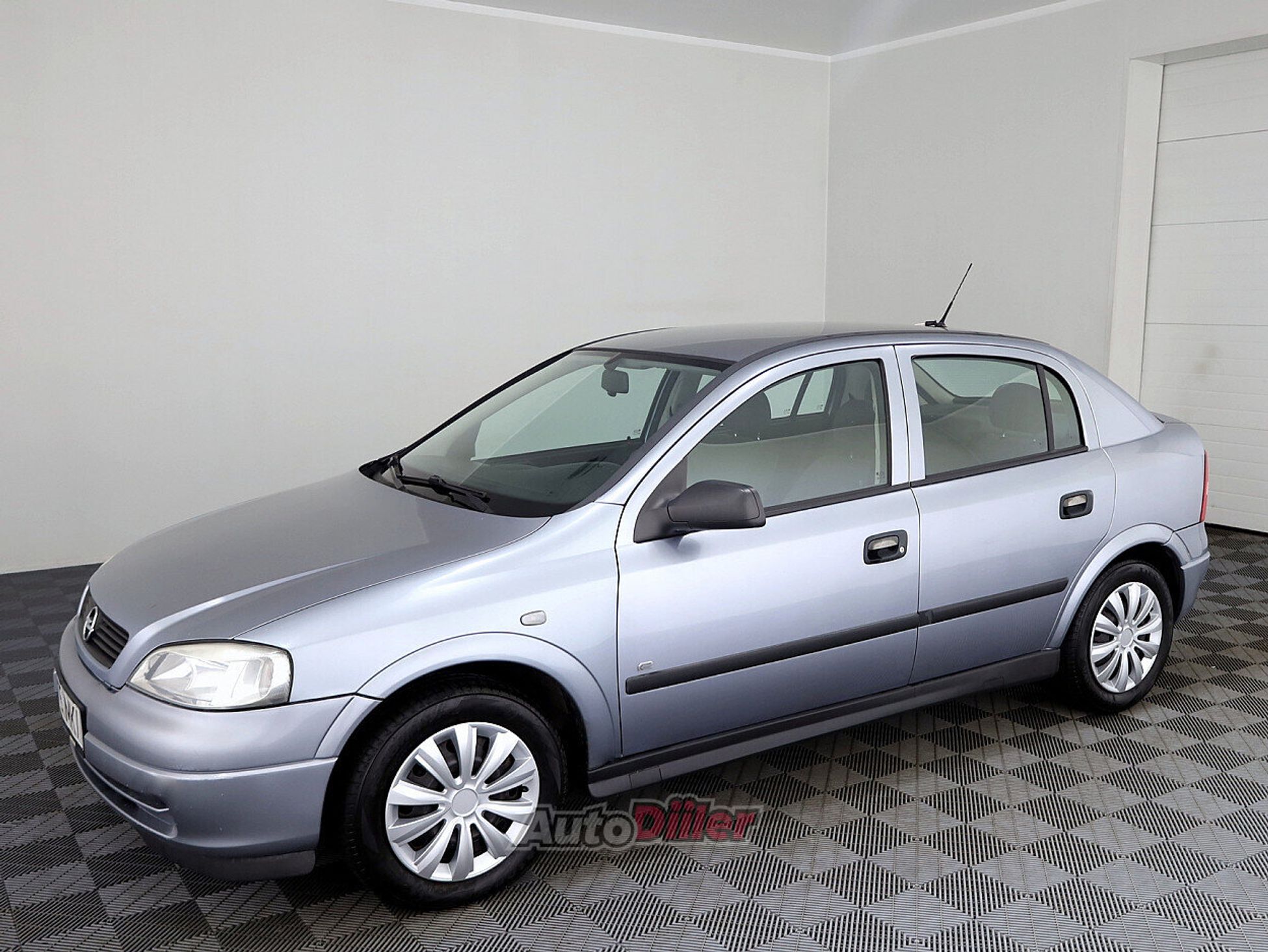 Opel Astra 1.6 76kW 2007, kuva 2/7