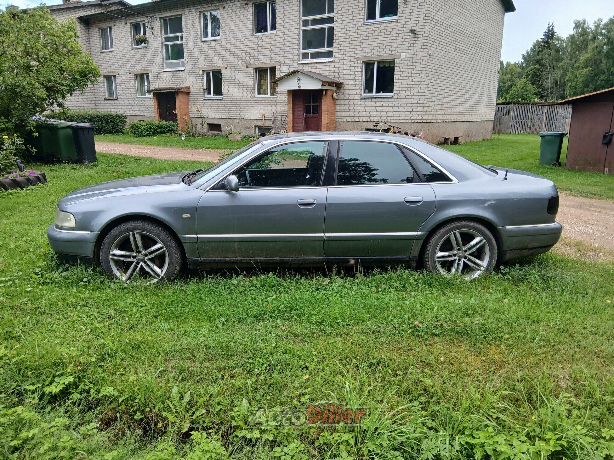 Audi A8 3.3 165kW 2000, photo 2/10