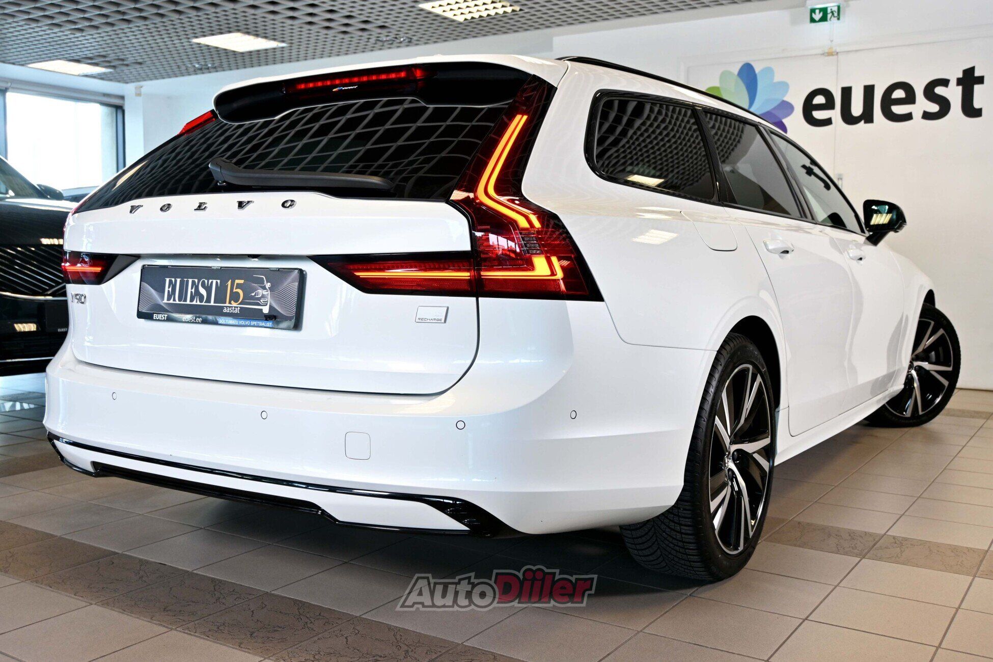 Volvo V90 2022, kuva 2/10