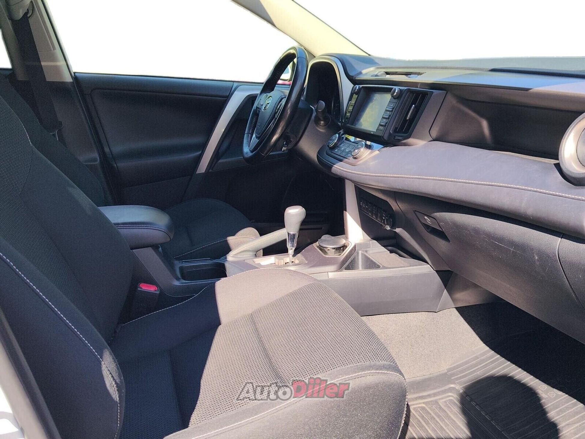 Toyota RAV4 Luxury 2.5 114kW 2017, kuva 6/10