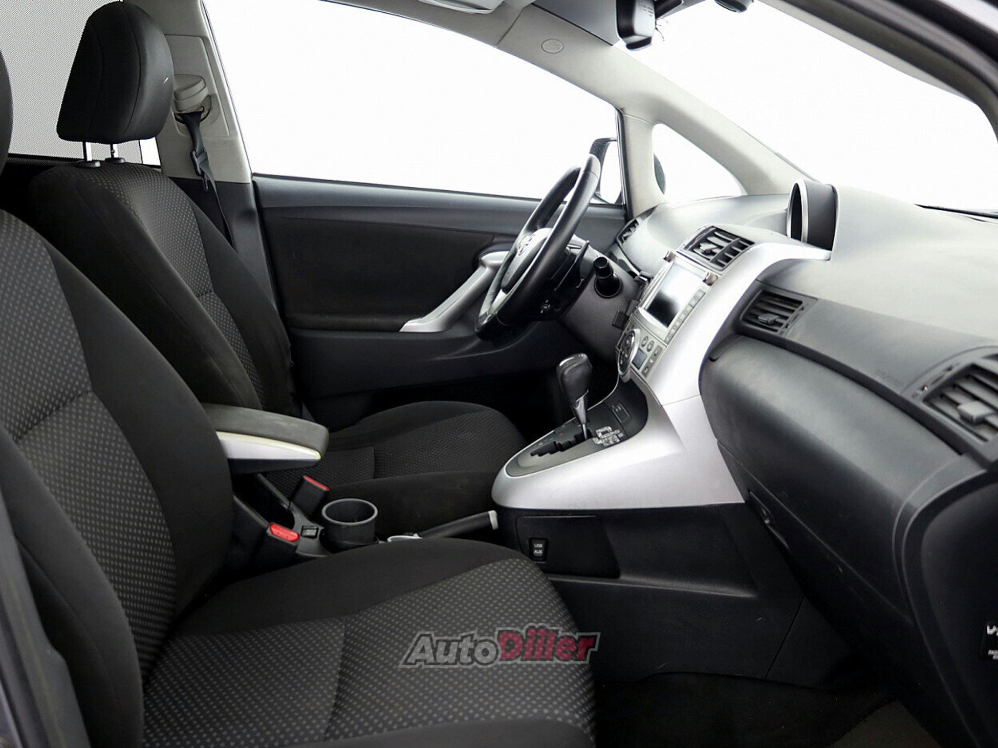 Toyota Verso 2.2 110kW 2011, kuva 6/9