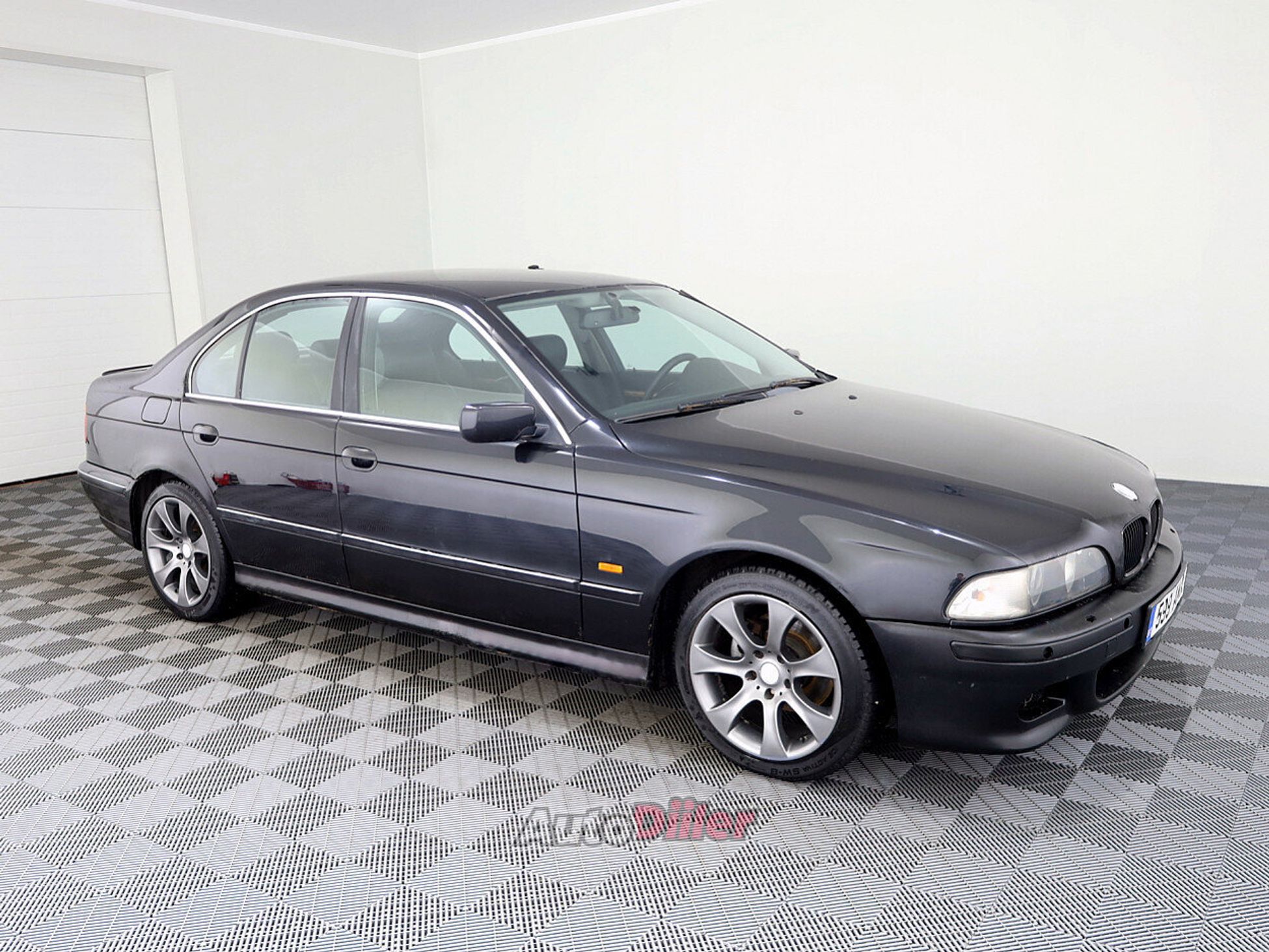 BMW 523
