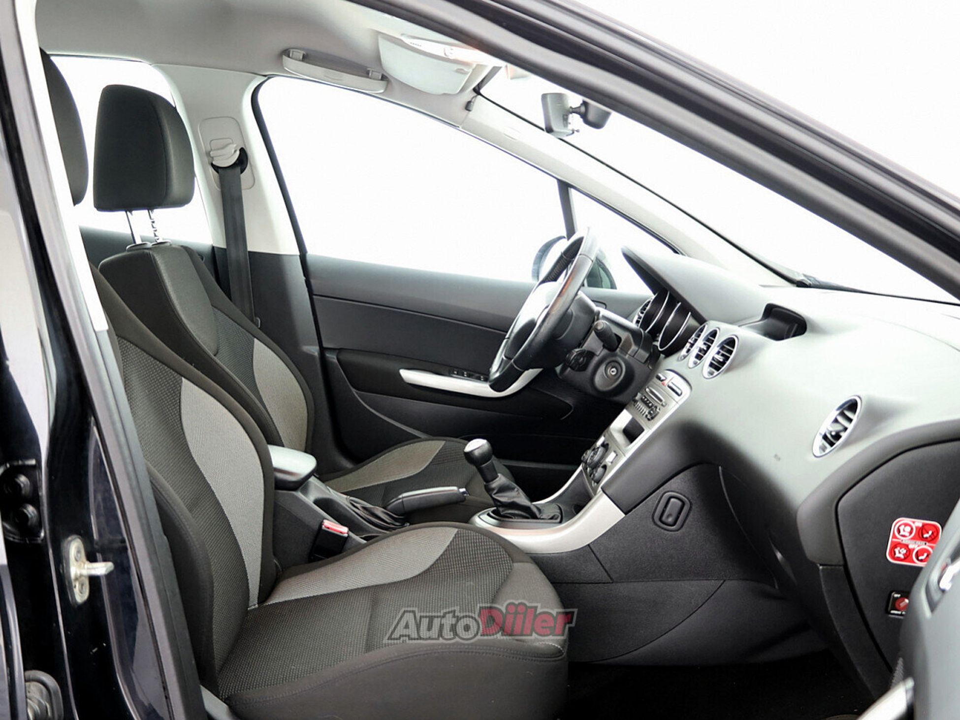 Peugeot 308 1.6 88kW 2010, kuva 6/7