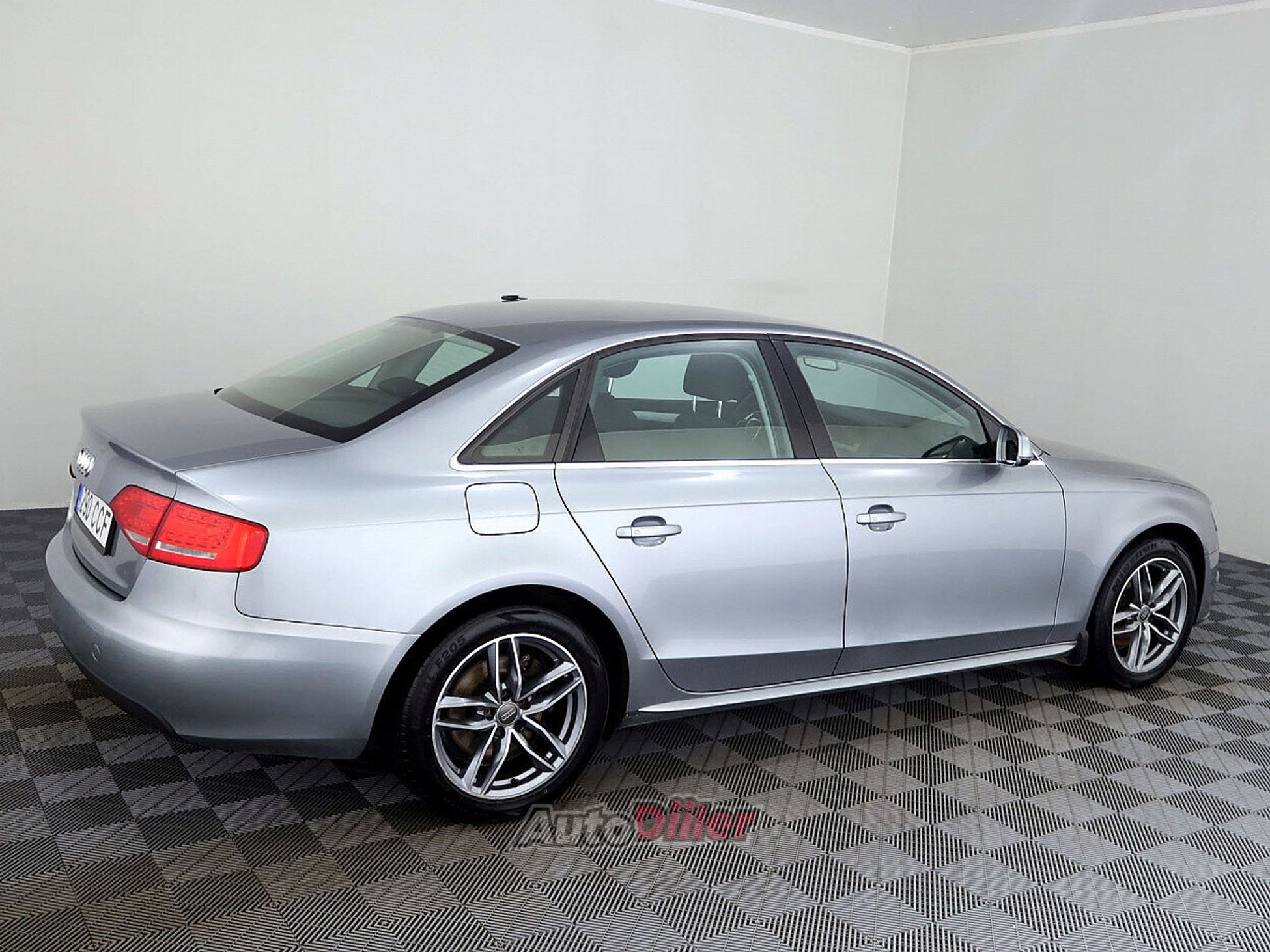 Audi A4 2.0 125kW 2010, kuva 3/7