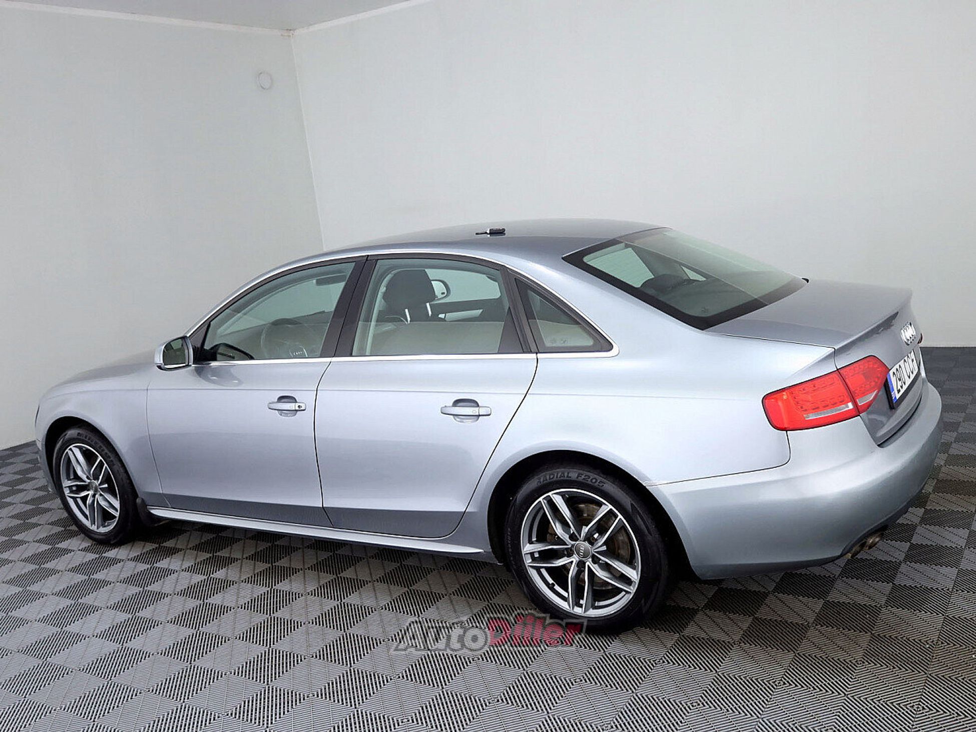 Audi A4 2.0 125kW 2010, kuva 4/7