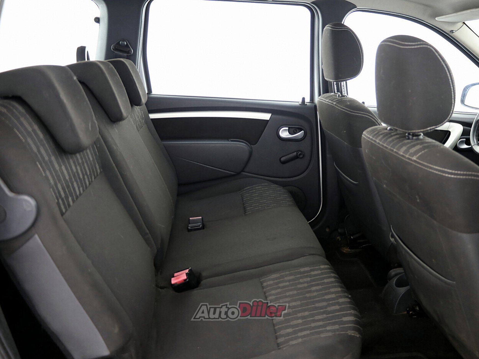 Dacia Logan 1.6 77kW 2012, kuva 7/8
