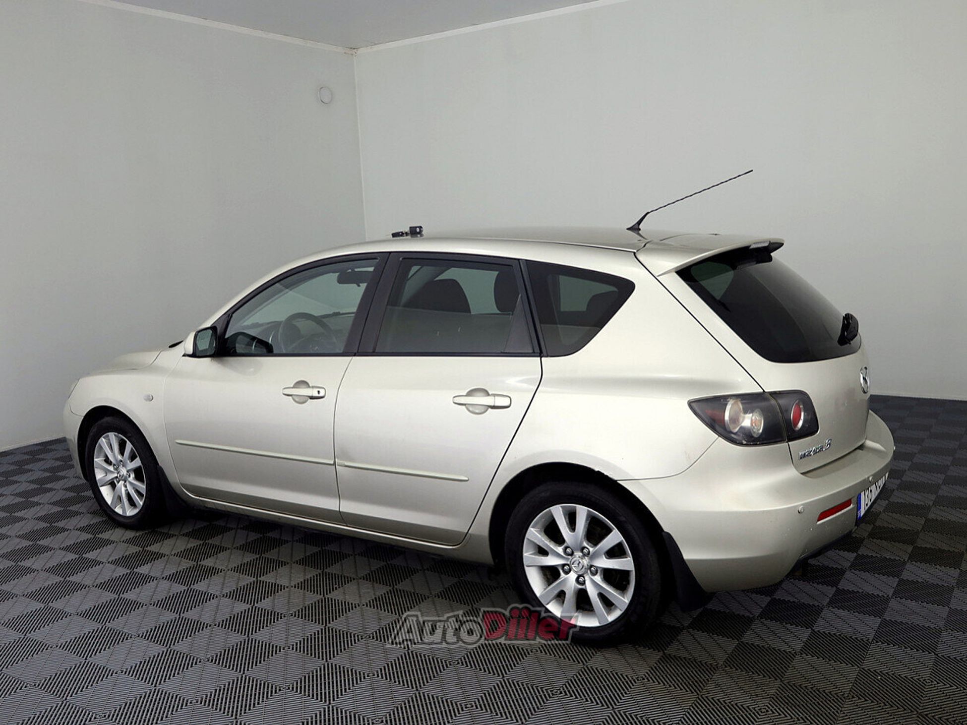 Mazda 3 1.6 77kW 2007, kuva 4/8