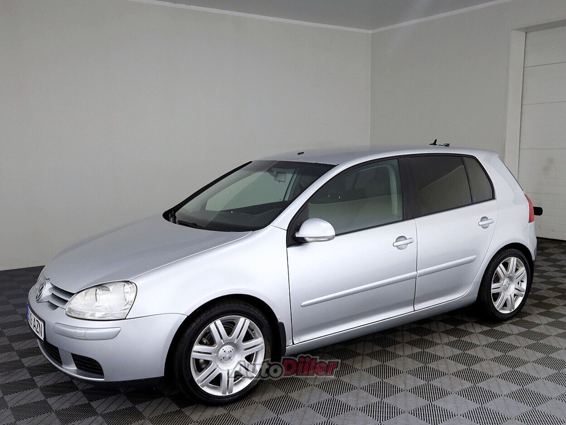 Volkswagen Golf 1.9 77kW 2005, kuva 2/7