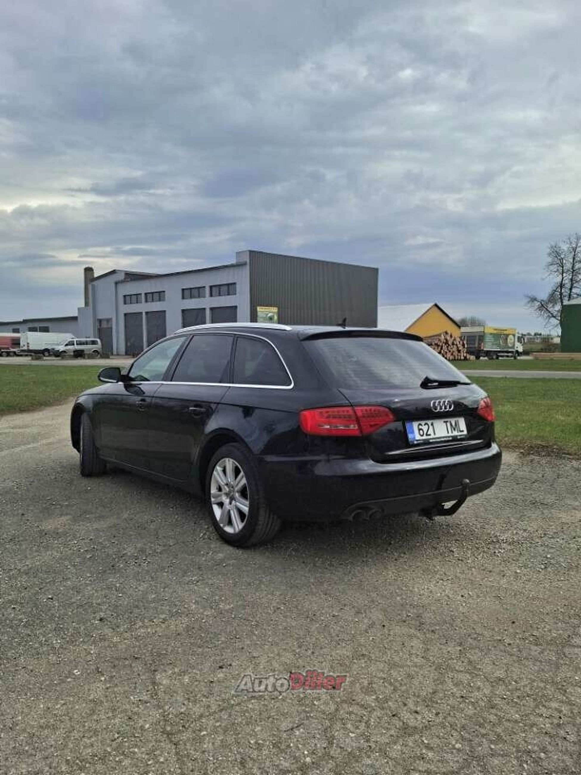 Audi A4 2.0 105kW 2010, kuva 5/10