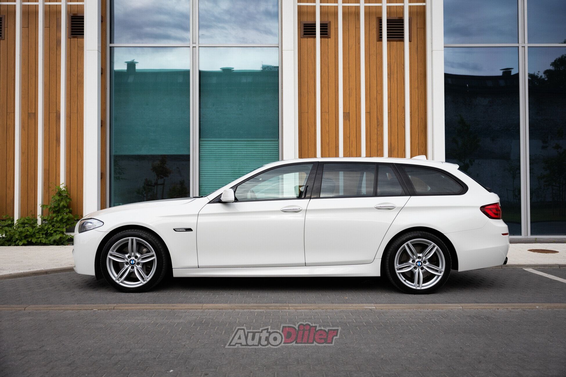 BMW 530 M-Pakett 3.0 190kW 2011, photo 2/10
