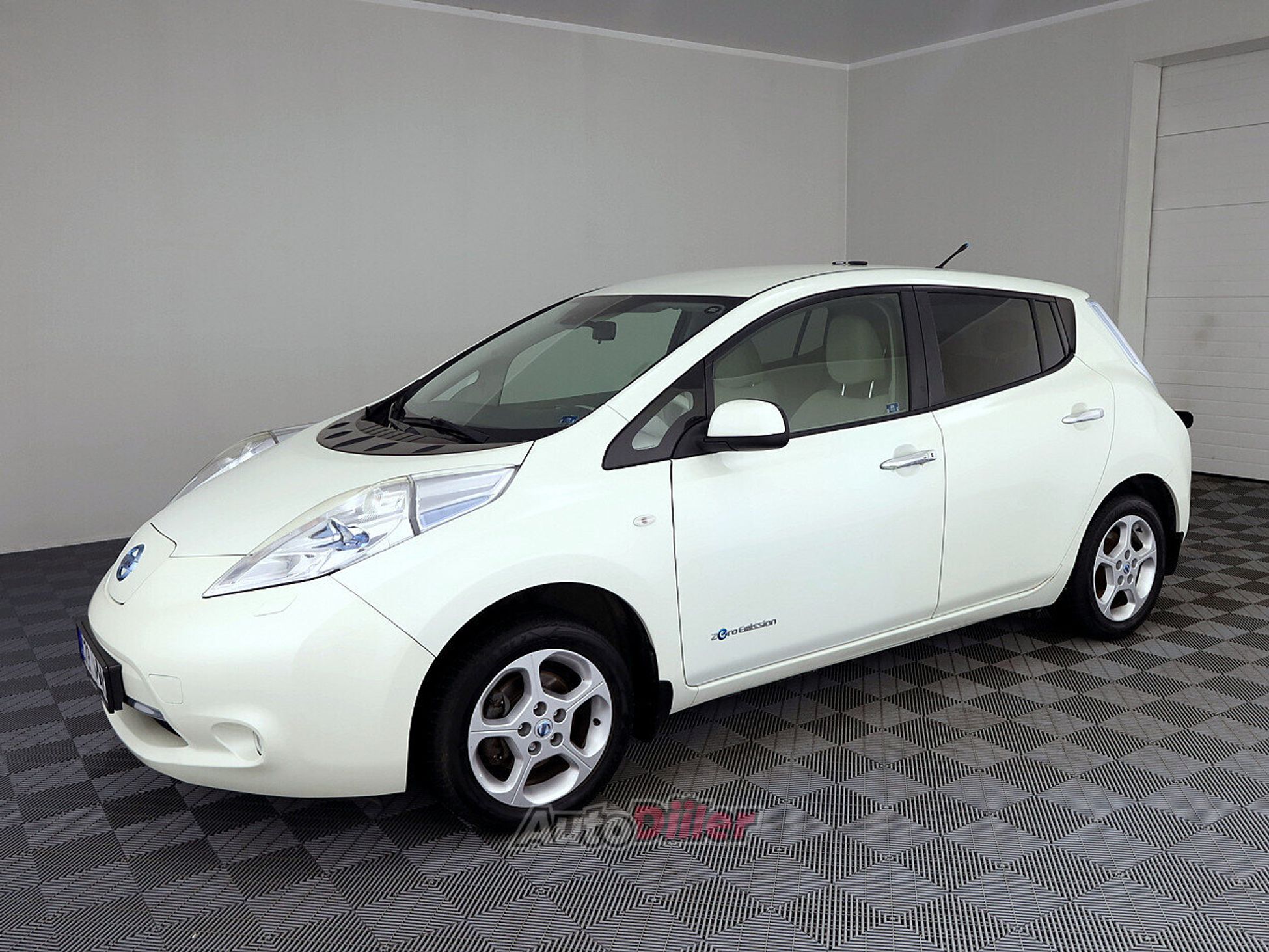 Nissan Leaf 80kW 2012, kuva 2/9
