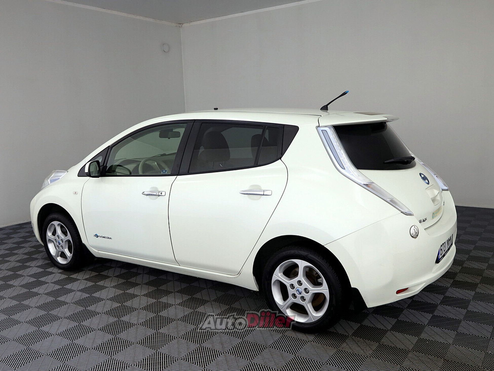 Nissan Leaf 80kW 2012, kuva 4/9