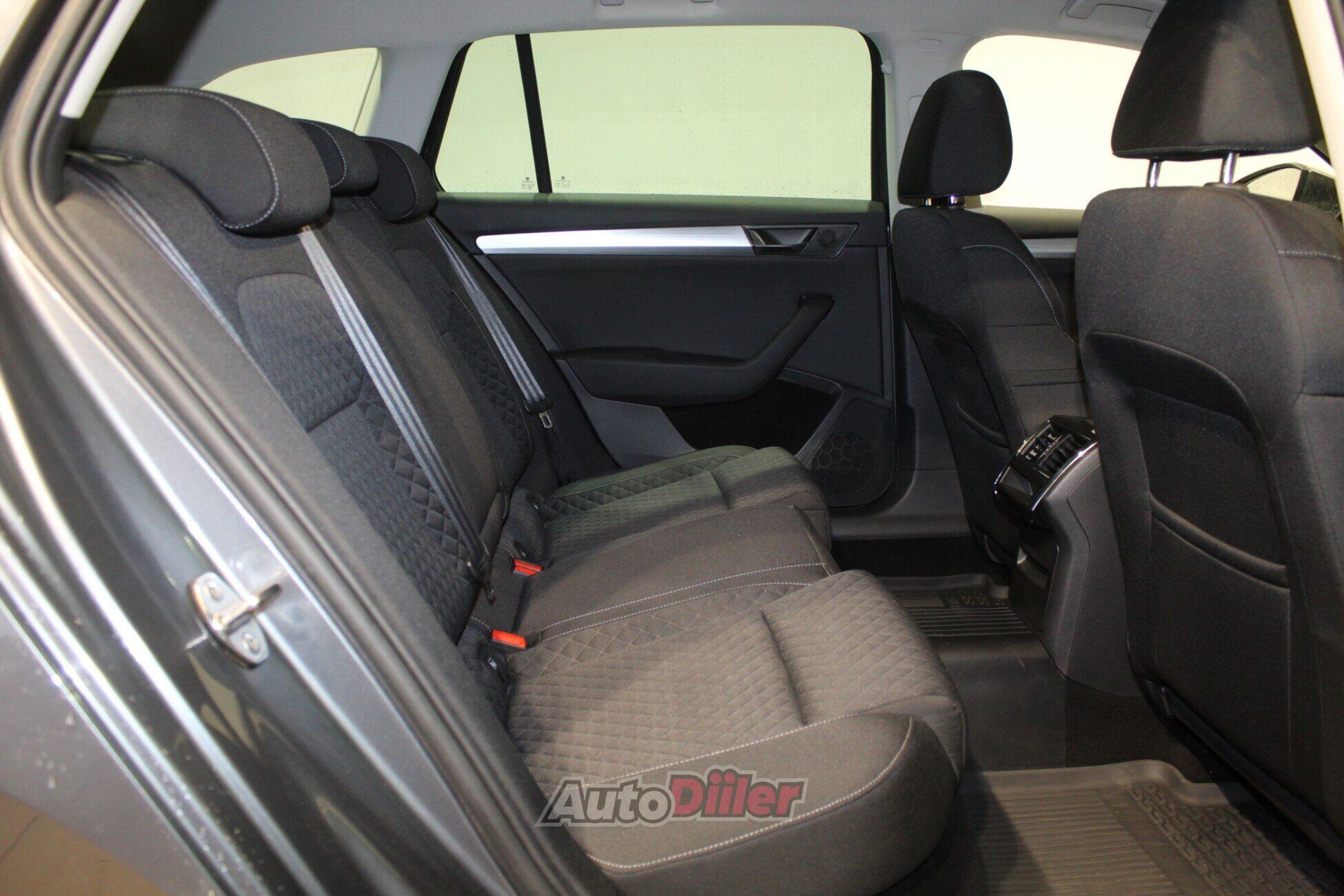 Skoda Superb 2022, kuva 7/10