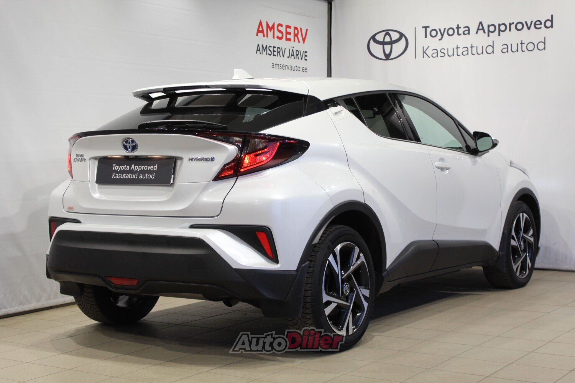 Toyota C-HR Petrol, Automatic 1.8 72kW 2022, photo 2/10
