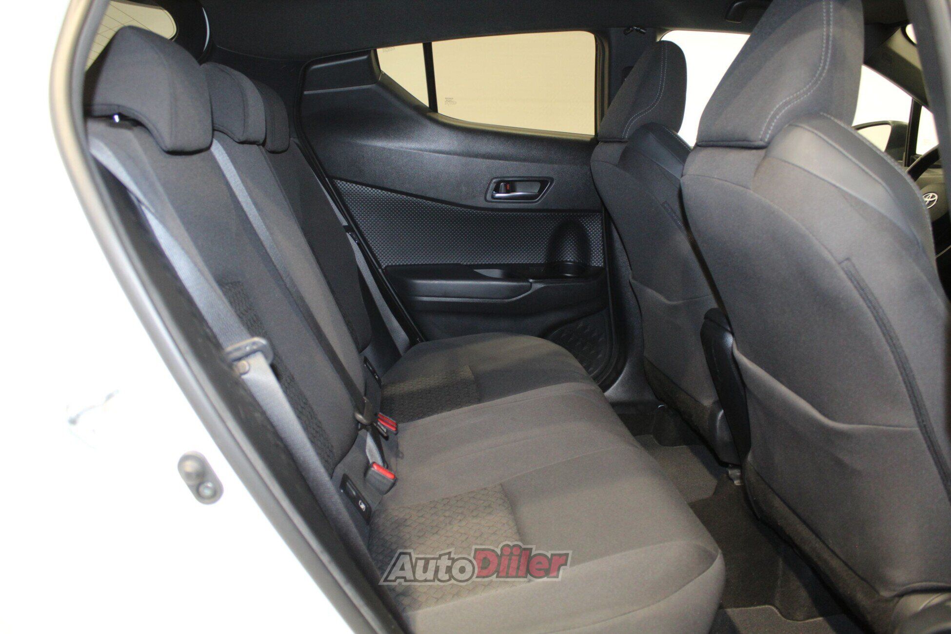Toyota C-HR Petrol, Automatic 1.8 72kW 2022, photo 7/10