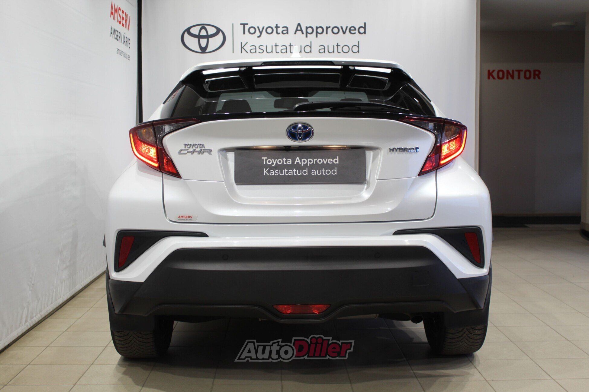 Toyota C-HR Petrol, Automatic 1.8 72kW 2022, photo 4/10